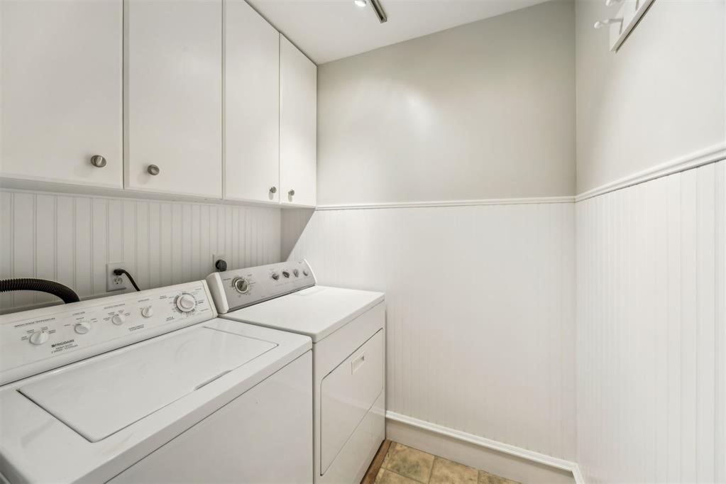 2206 BOXWOOD LANE 2206