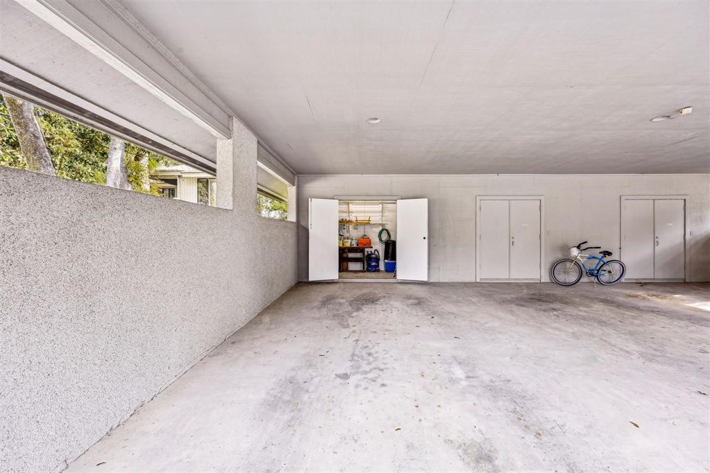 2206 BOXWOOD LANE 2206