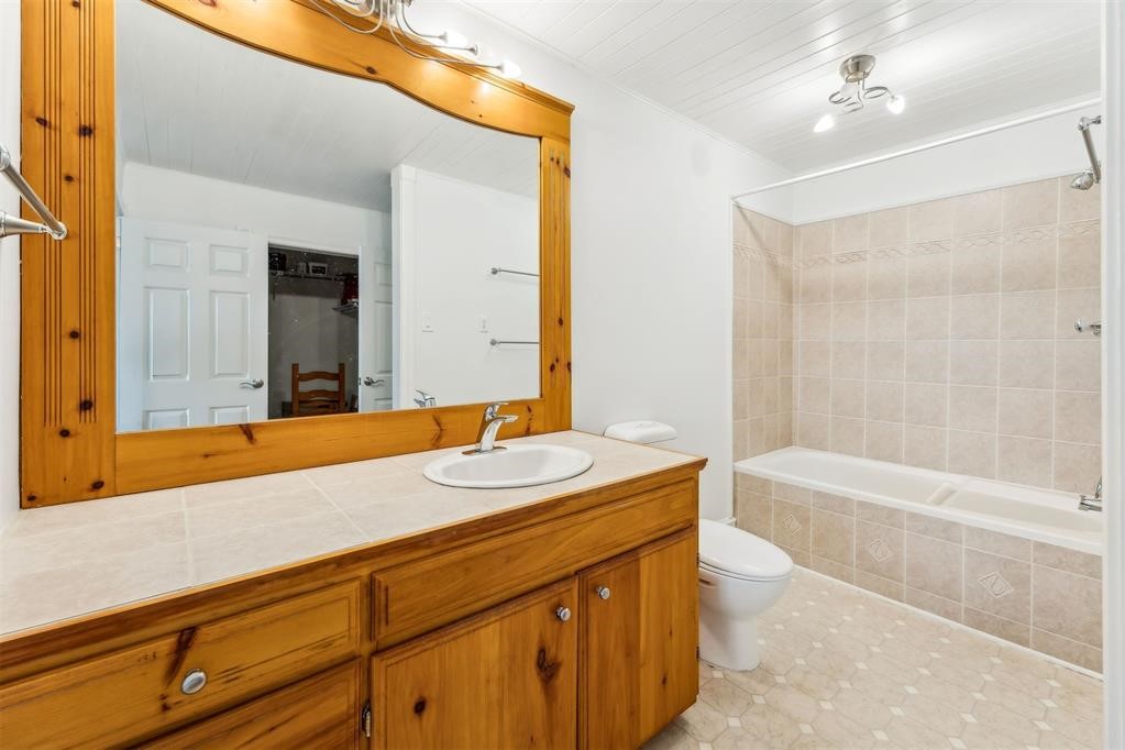 2206 BOXWOOD LANE 2206