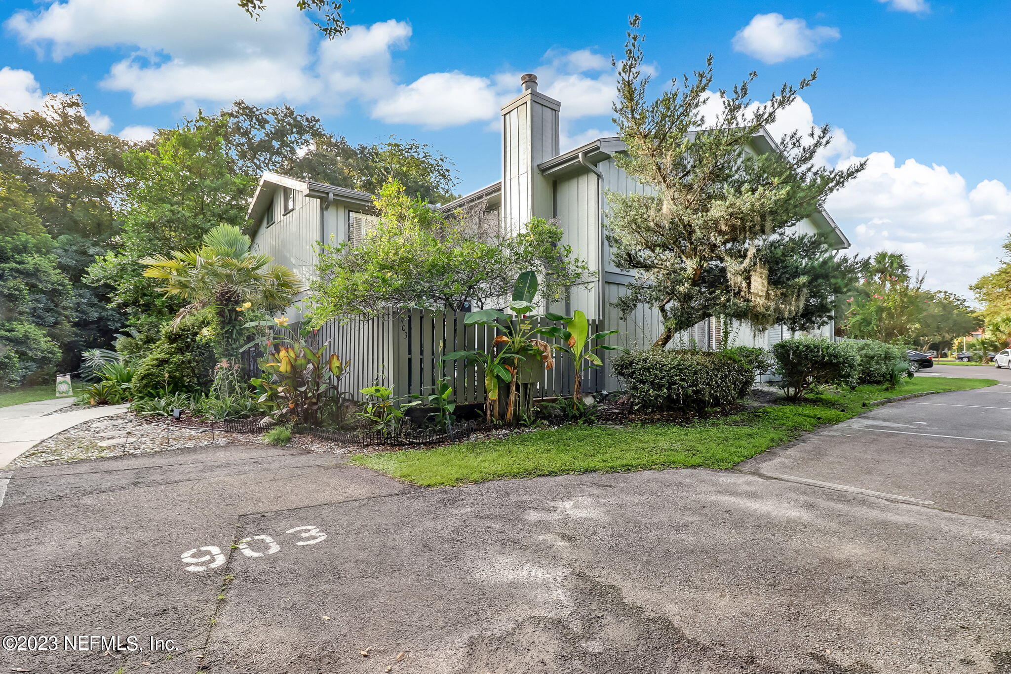 2700 MIZELL Avenue, 903