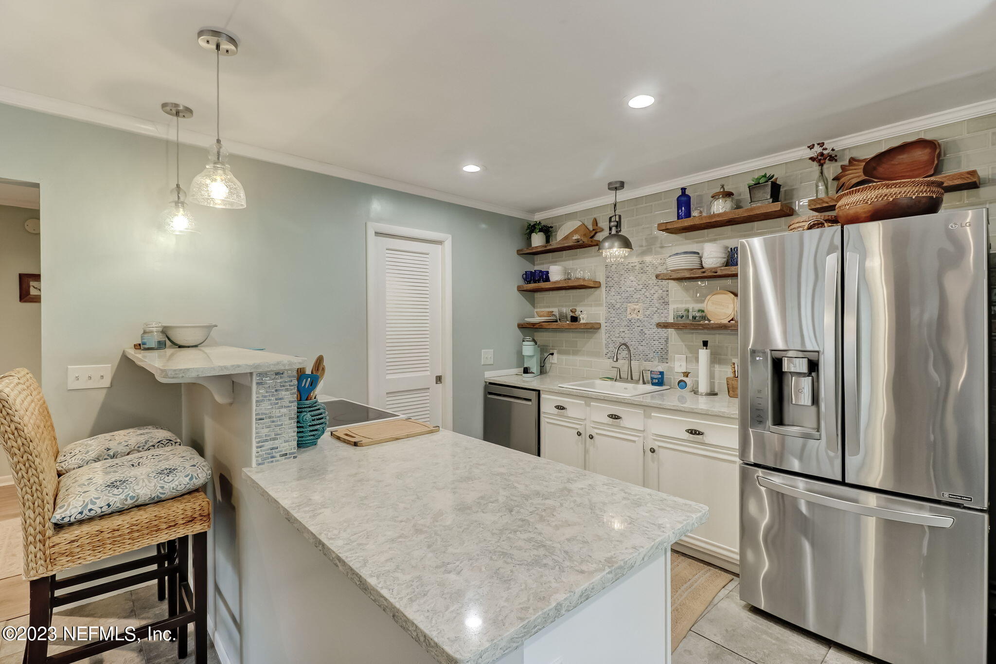 2700 MIZELL Avenue, 903