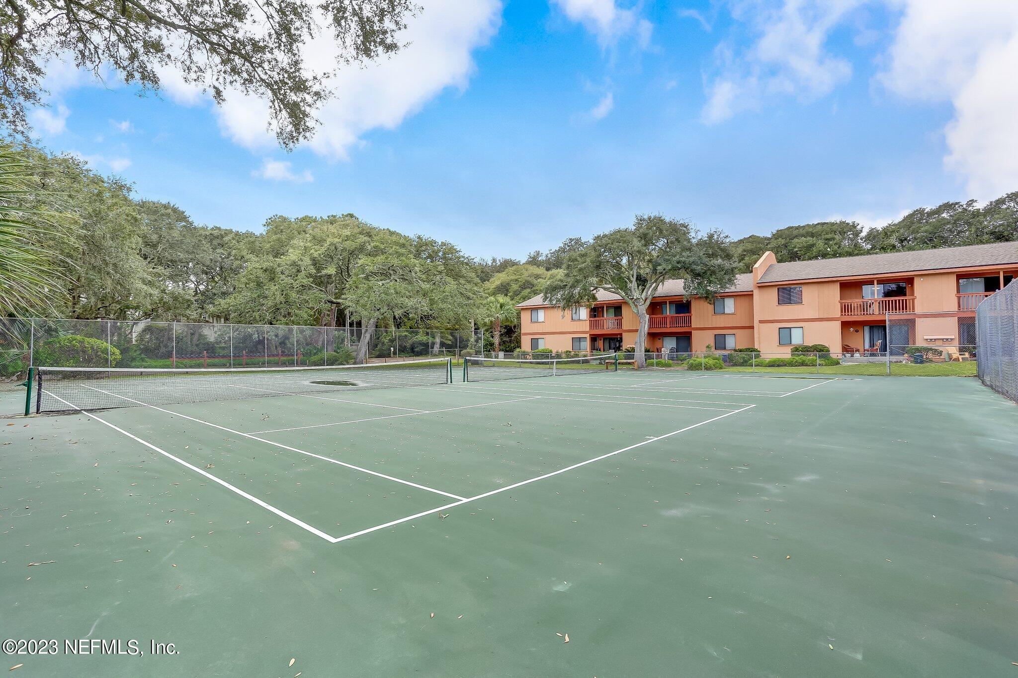 2700 MIZELL Avenue, 903