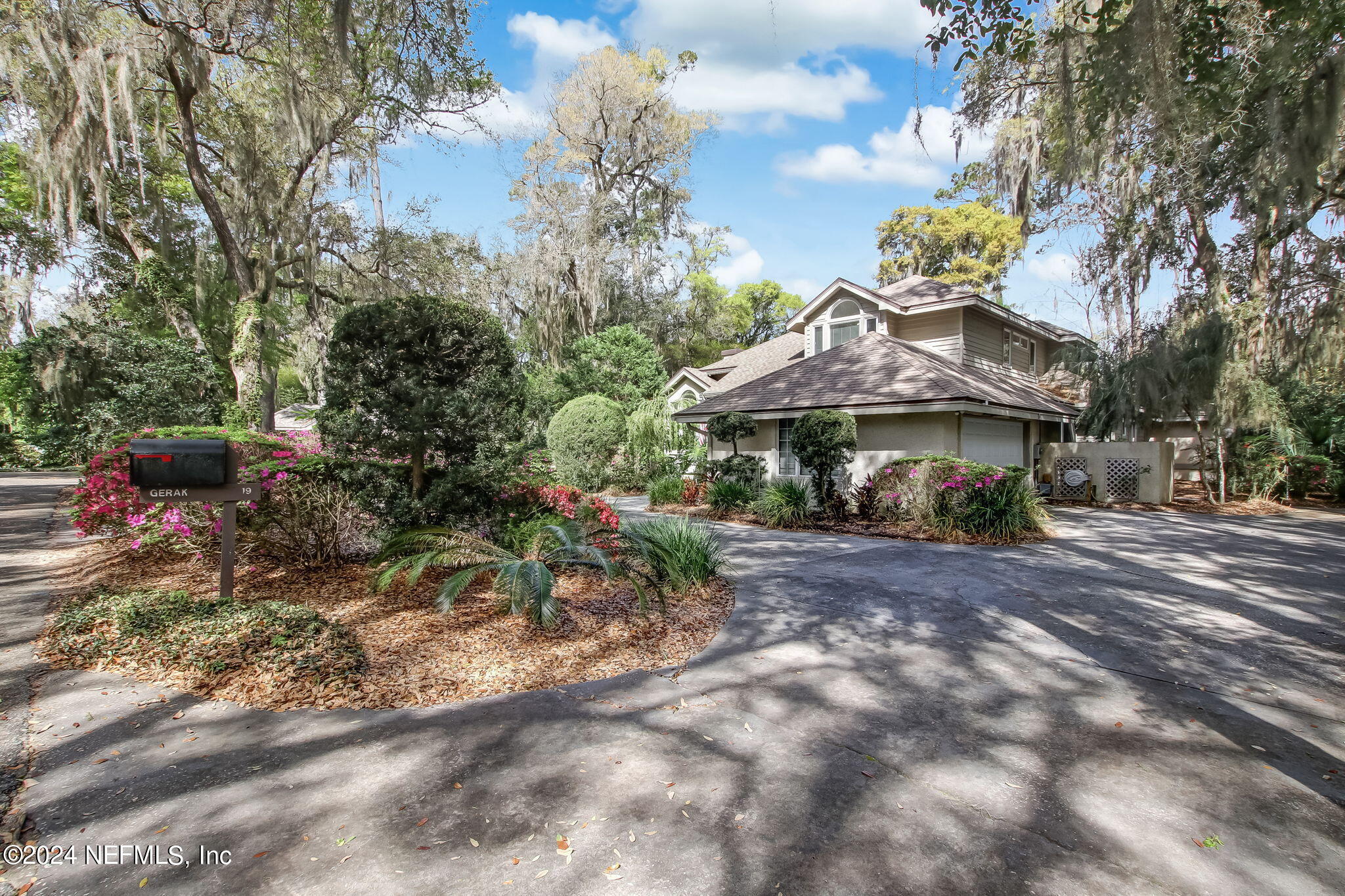 19 SPARKLEBERRY Court