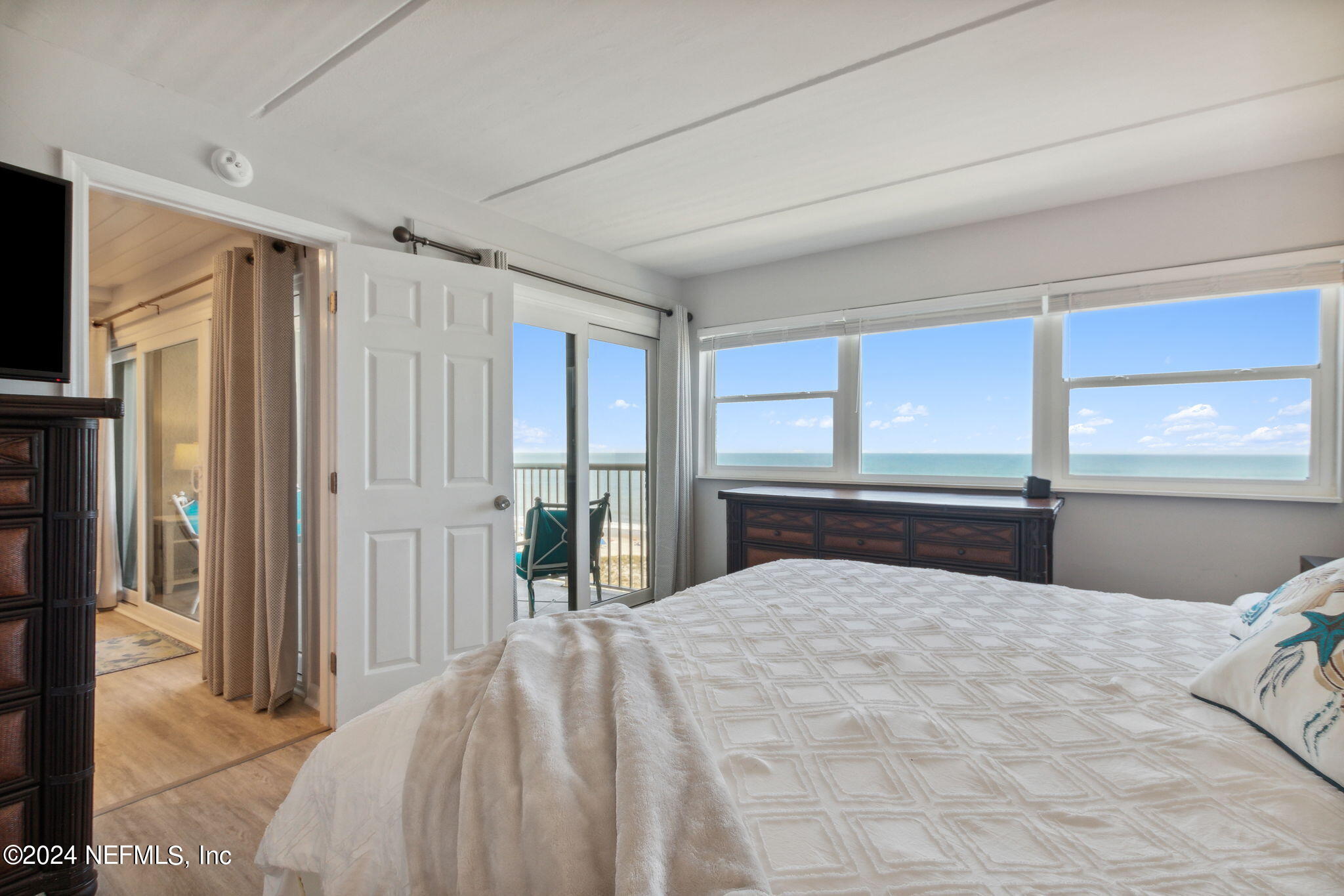 3240 S FLETCHER Avenue, 782