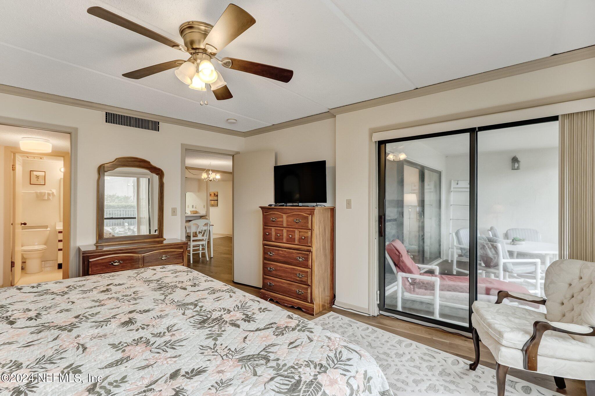 3460 S FLETCHER Avenue, 105