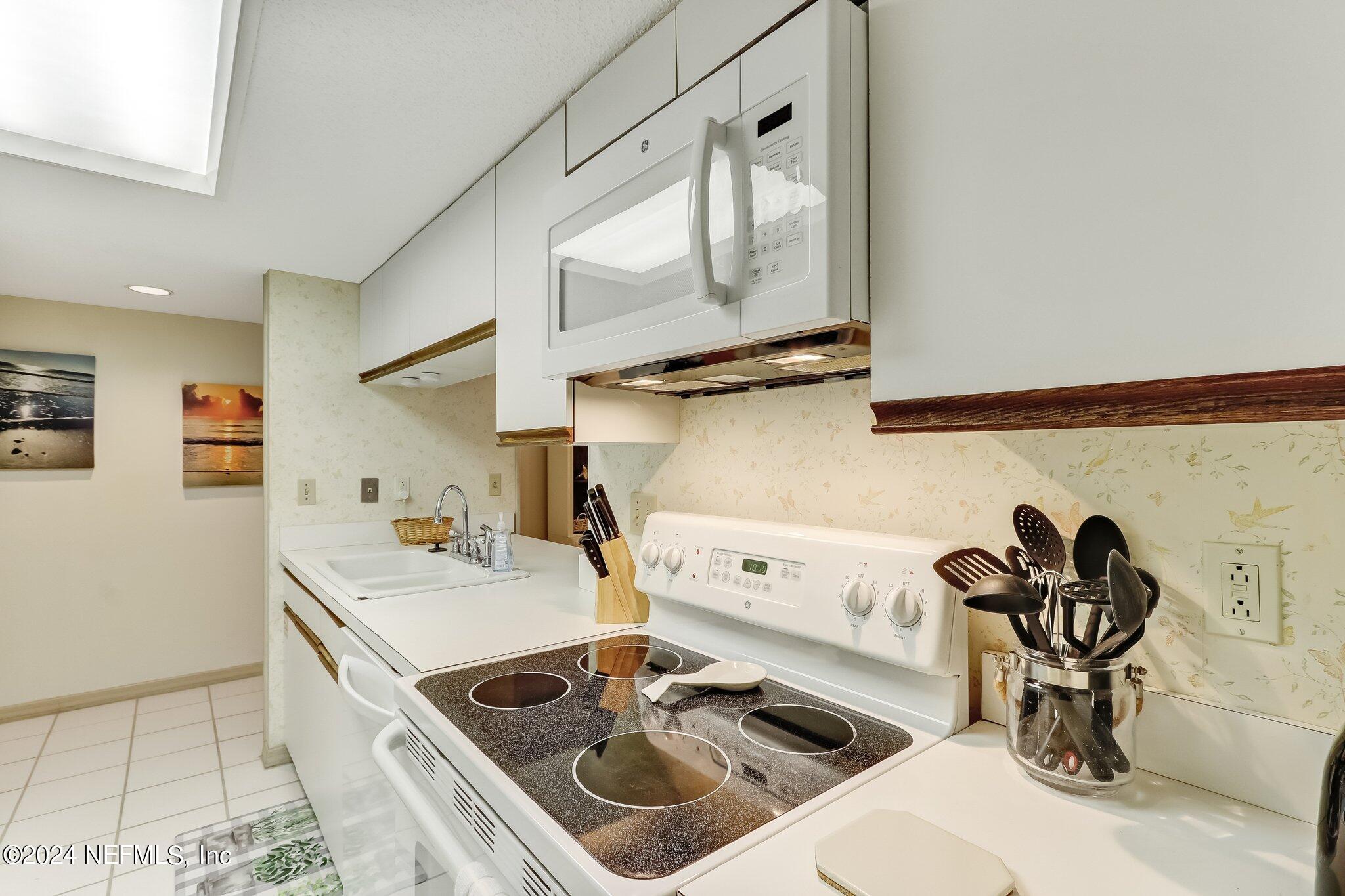 3460 S FLETCHER Avenue, 105