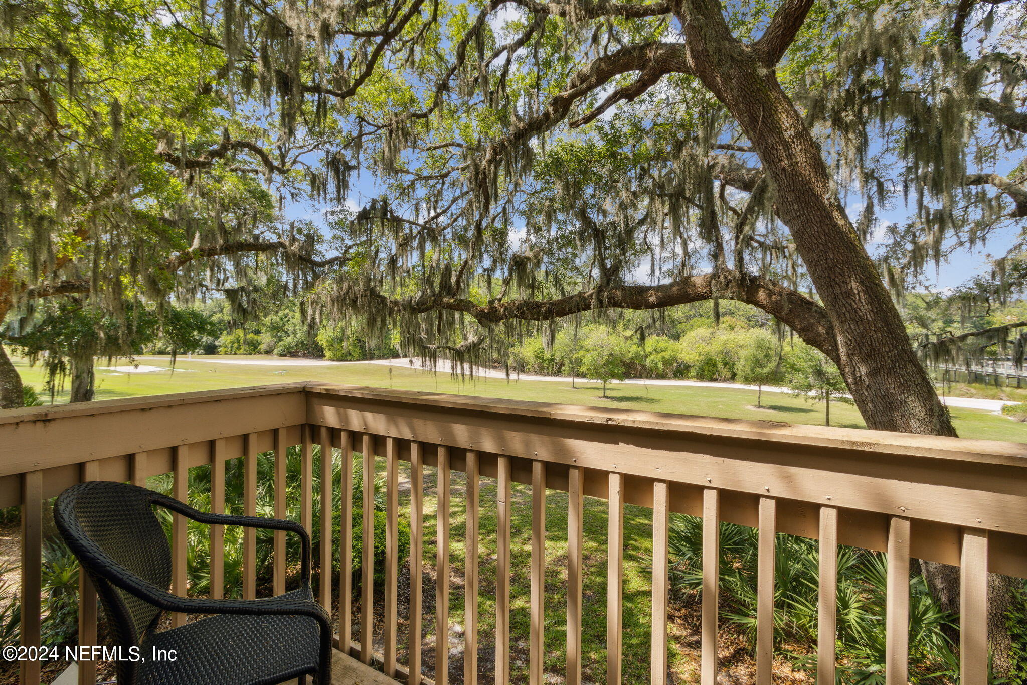 2039 BEACH WOOD Road