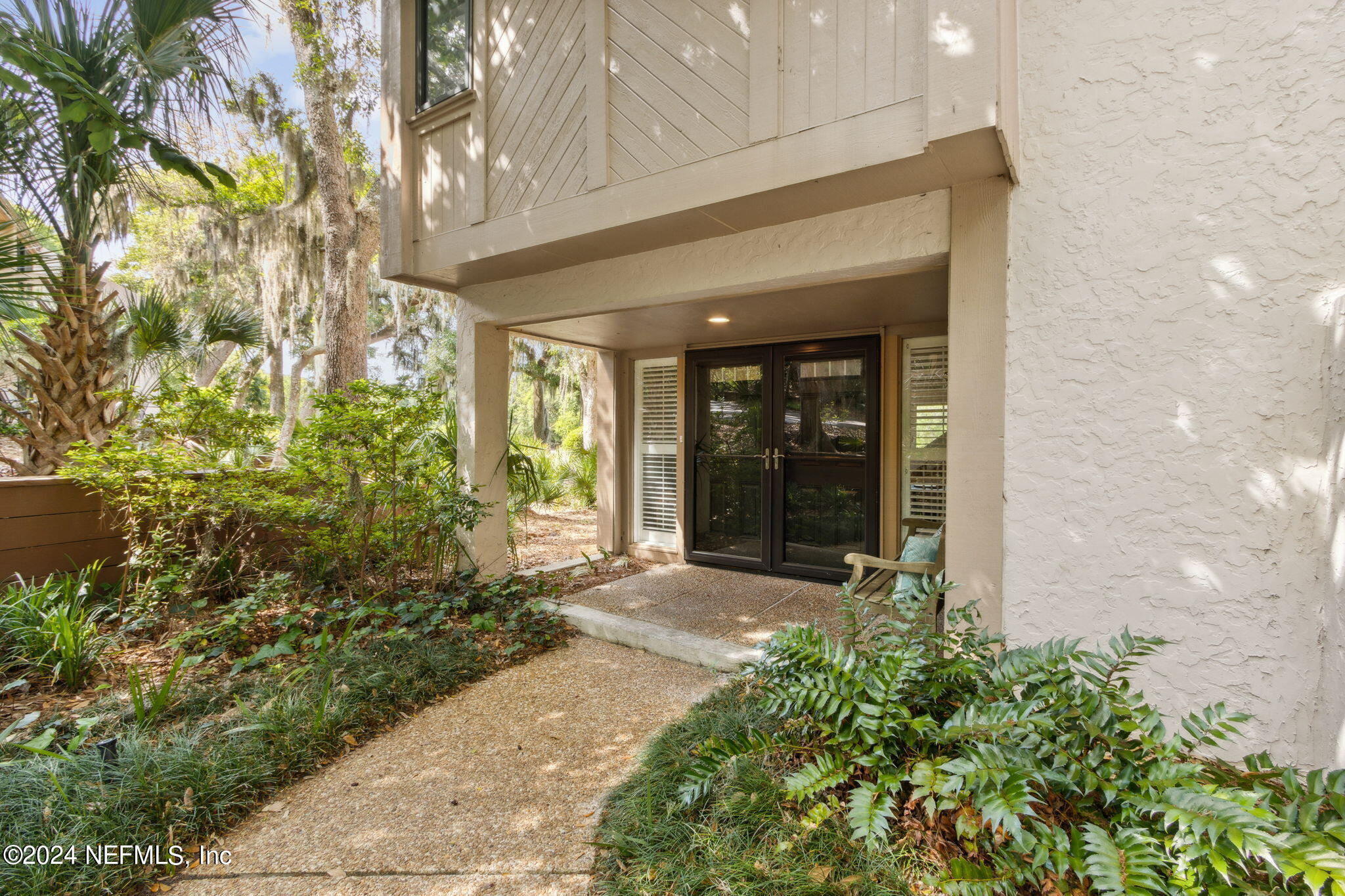 2039 BEACH WOOD Road
