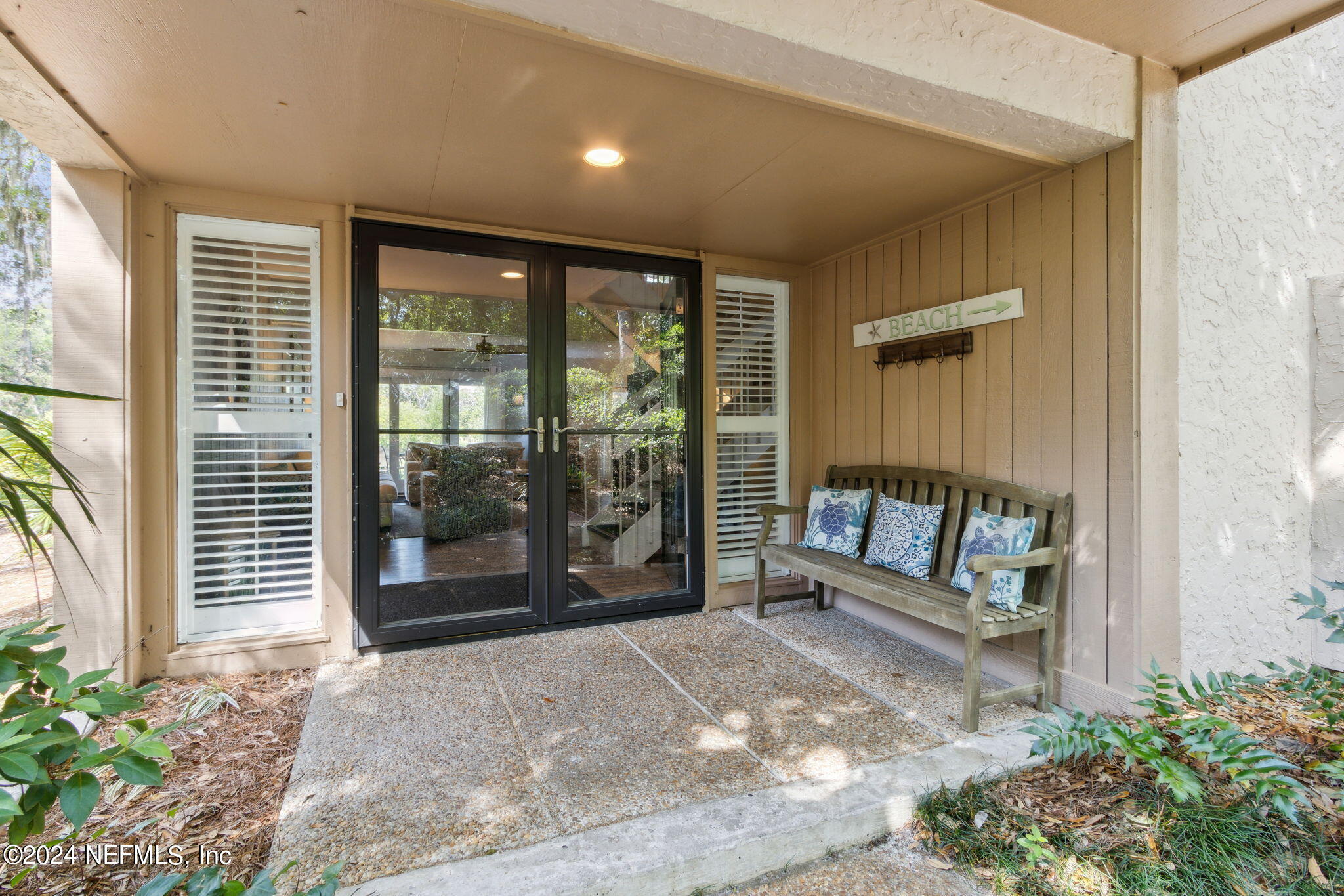 2039 BEACH WOOD Road