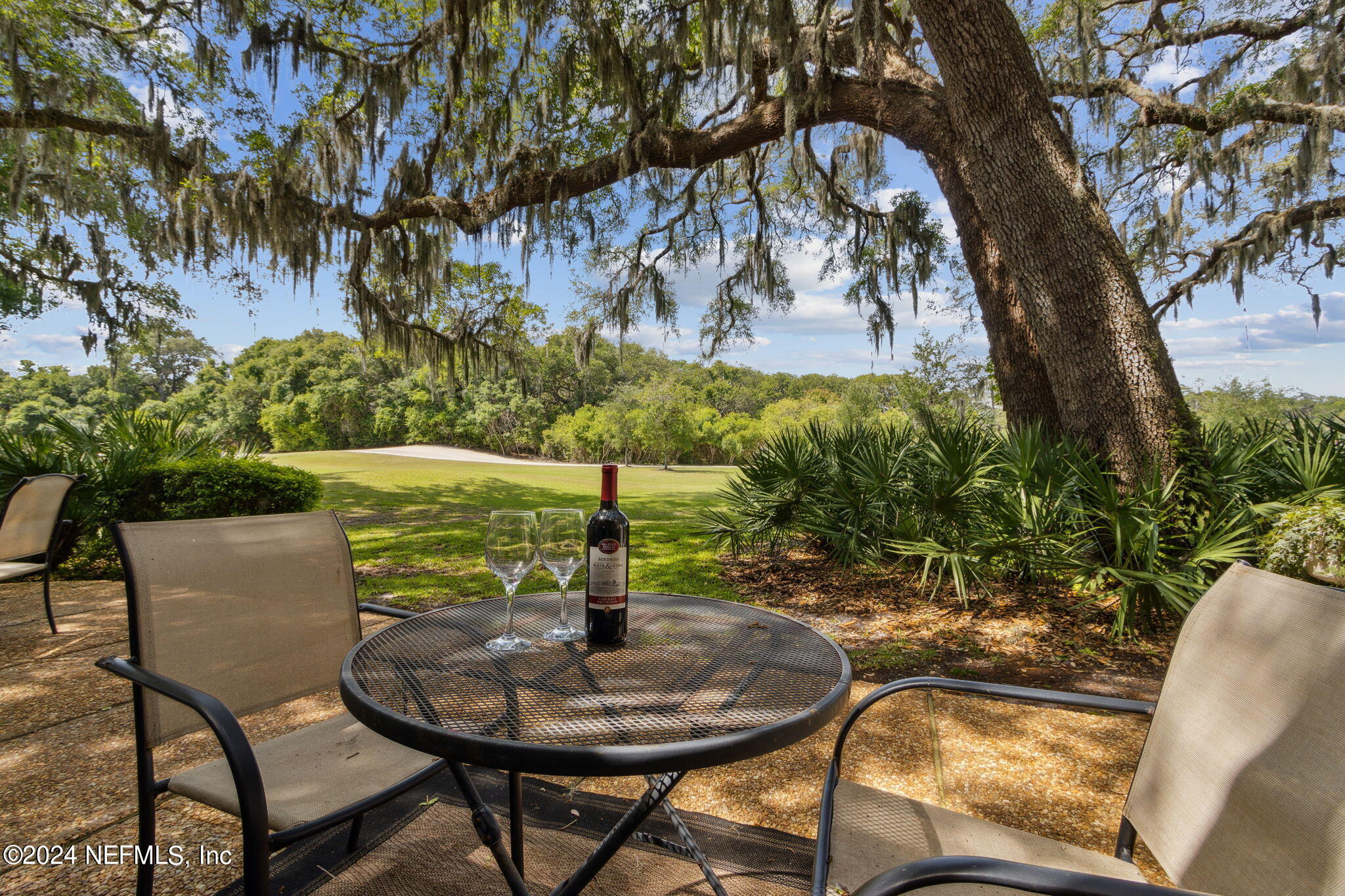 2039 BEACH WOOD Road