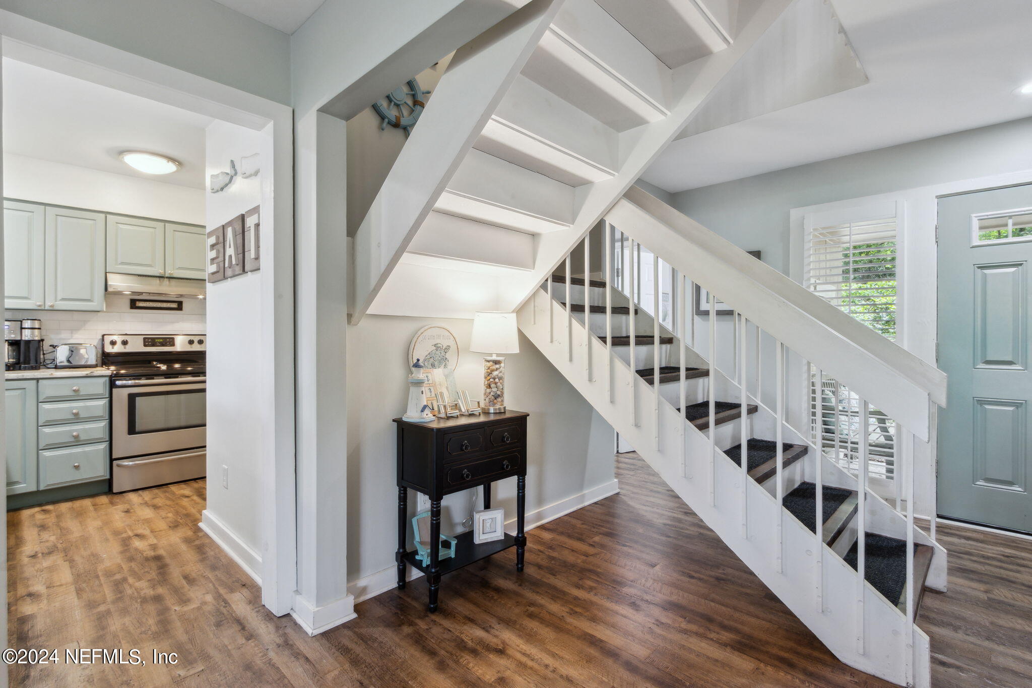 2039 BEACH WOOD Road