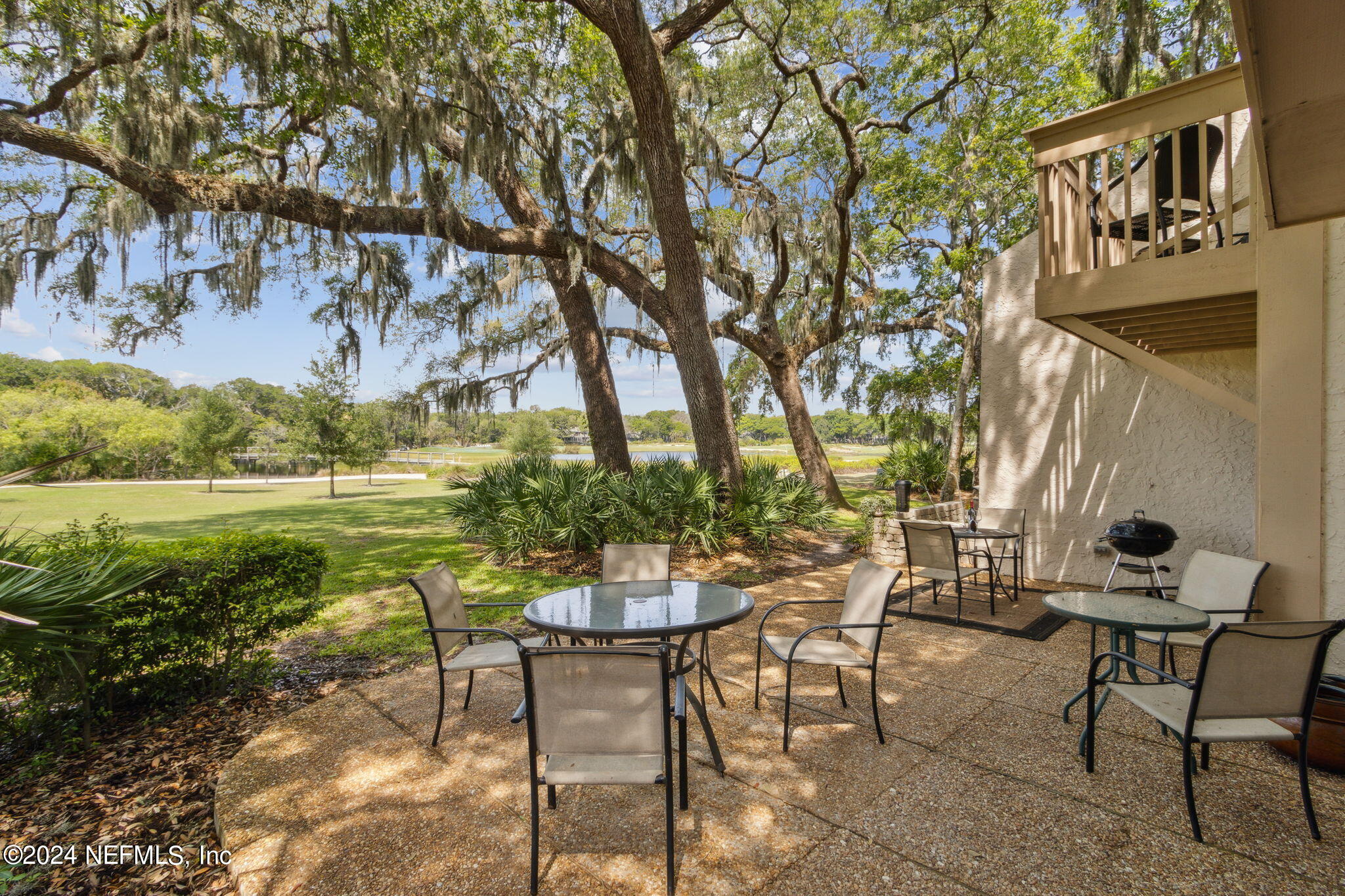 2039 BEACH WOOD Road