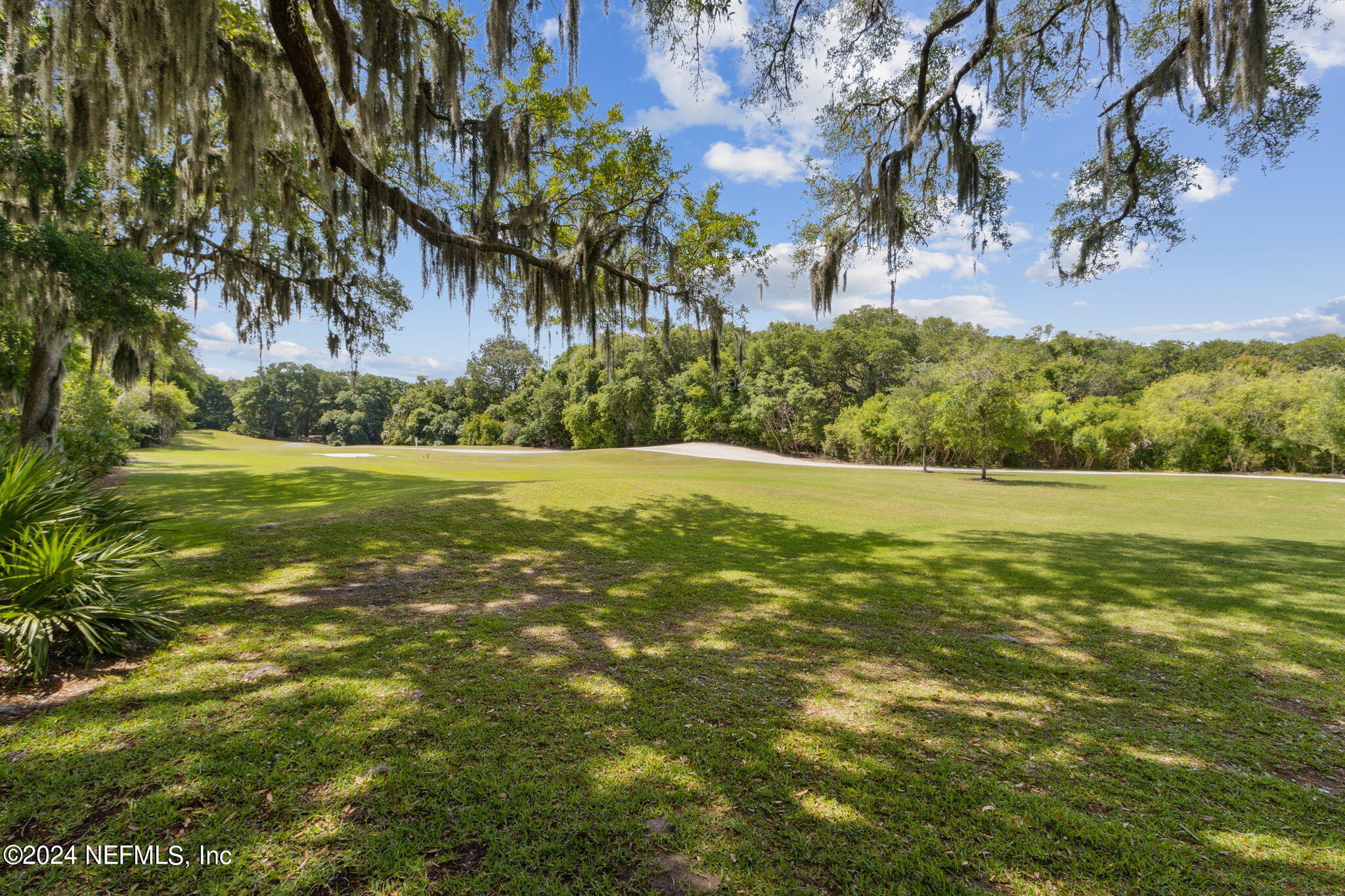 2039 BEACH WOOD Road