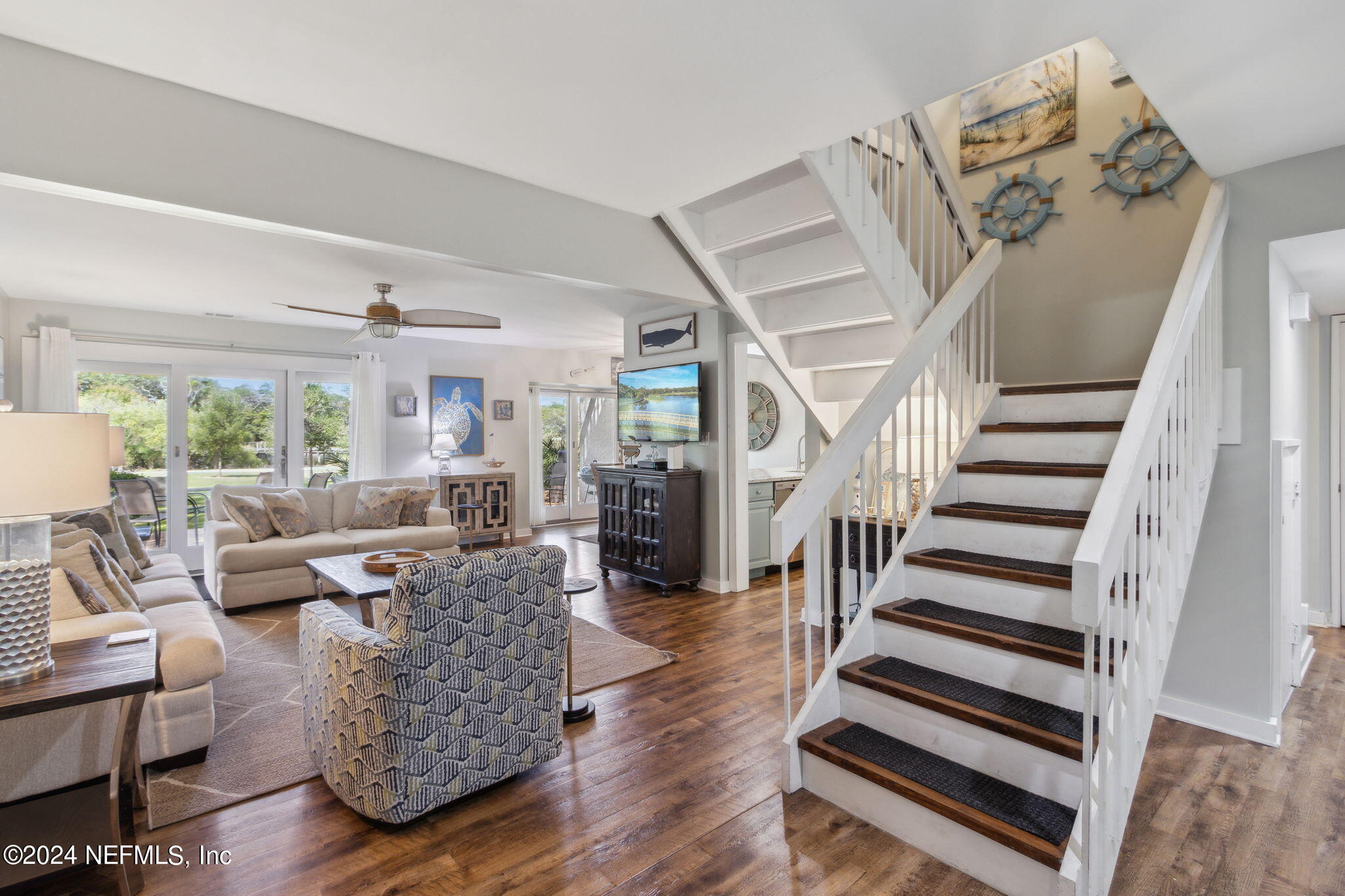 2039 BEACH WOOD Road
