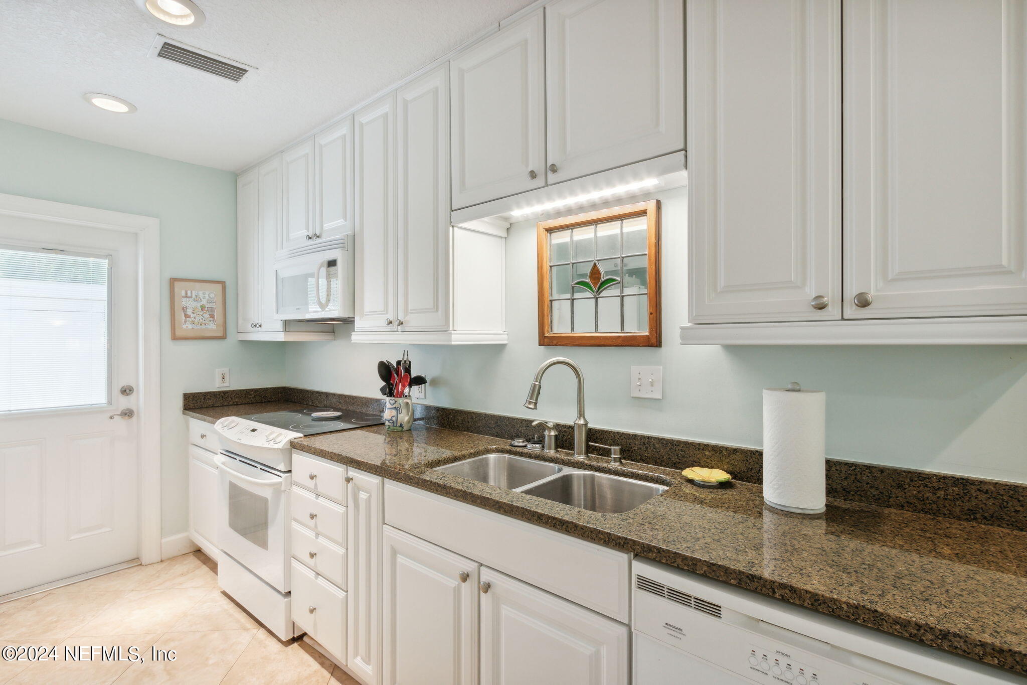 1202 BEACH WALKER Road, 1202