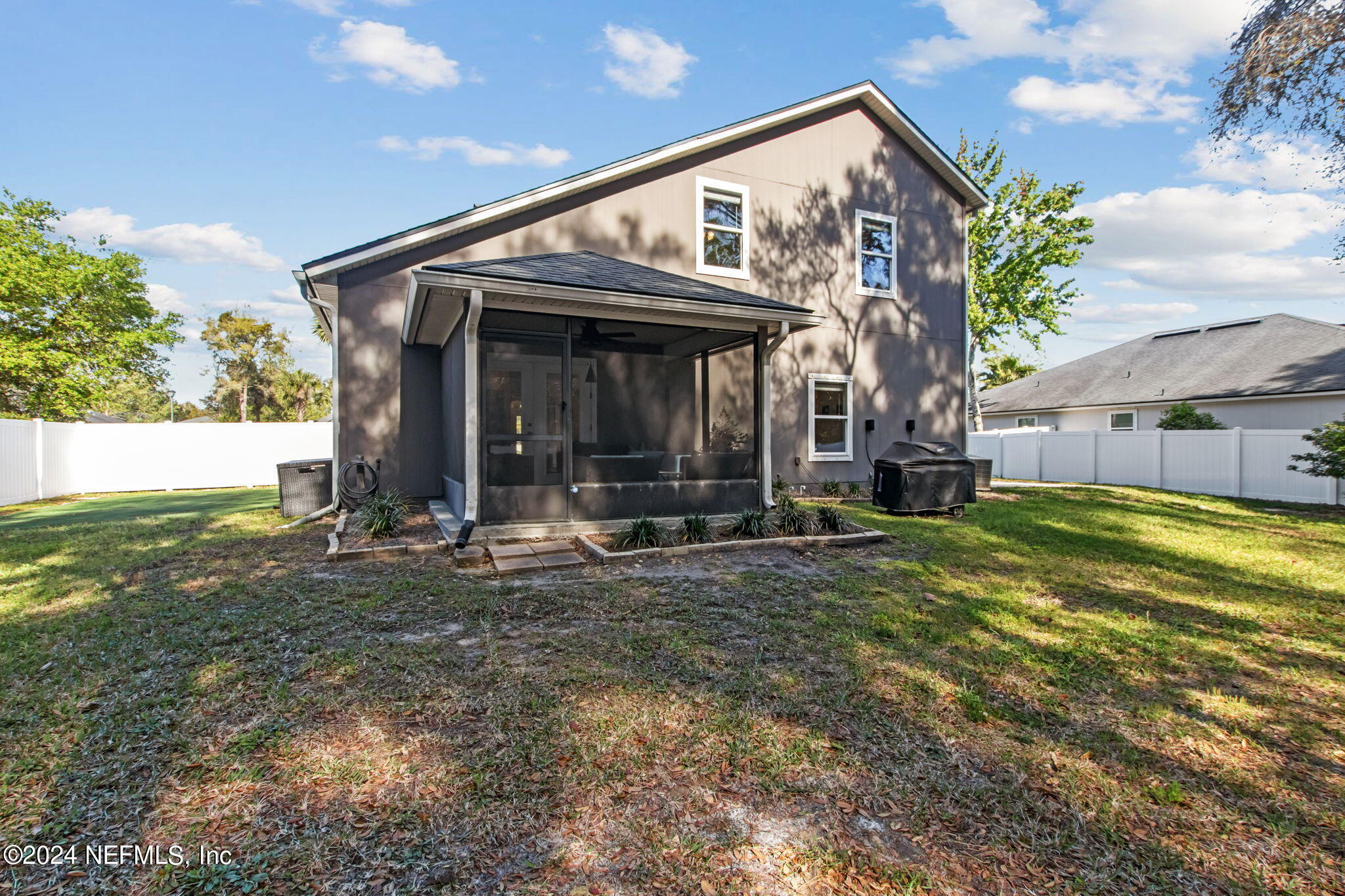 97218 BLUFF VIEW Circle