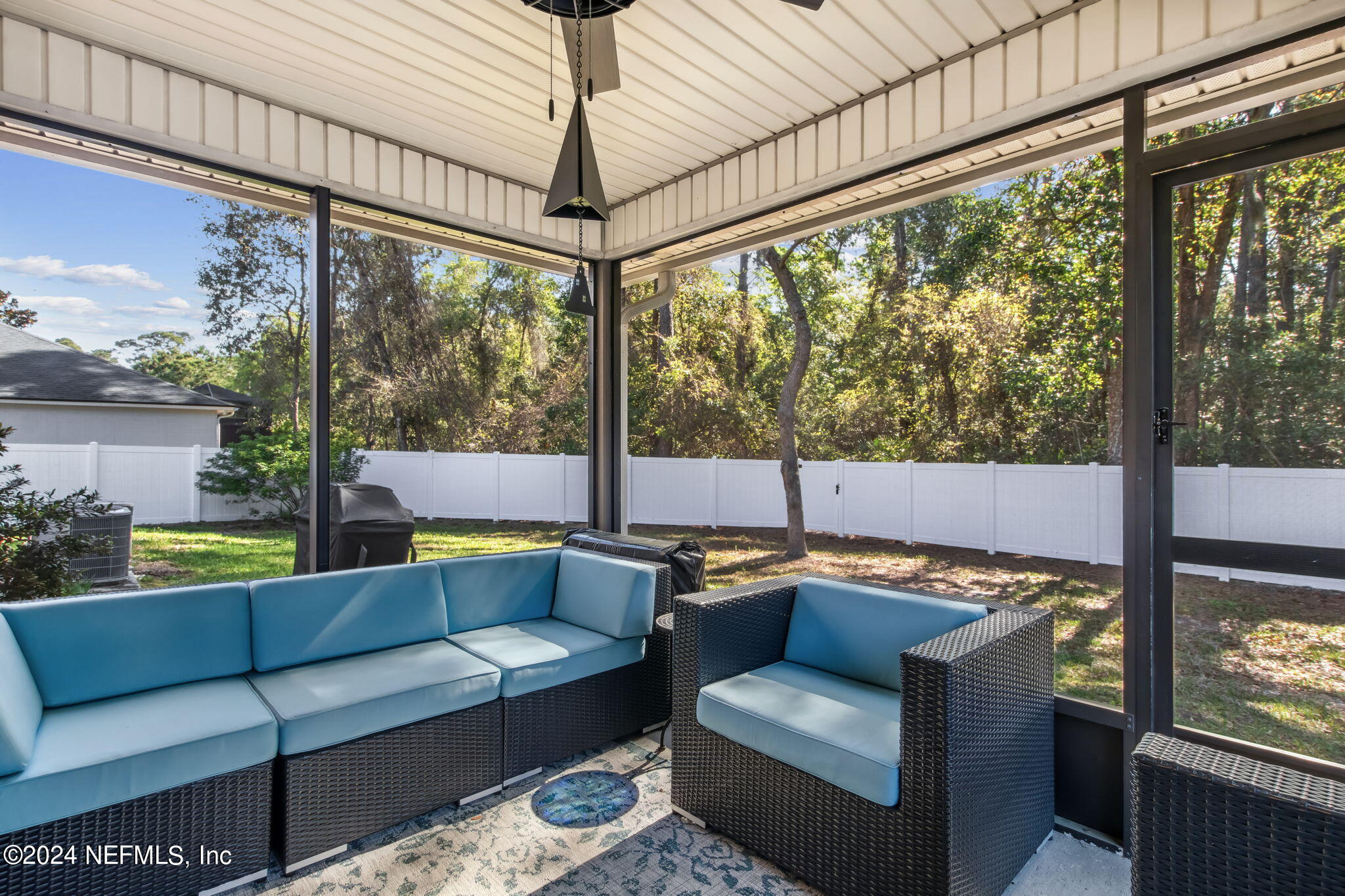 97218 BLUFF VIEW Circle