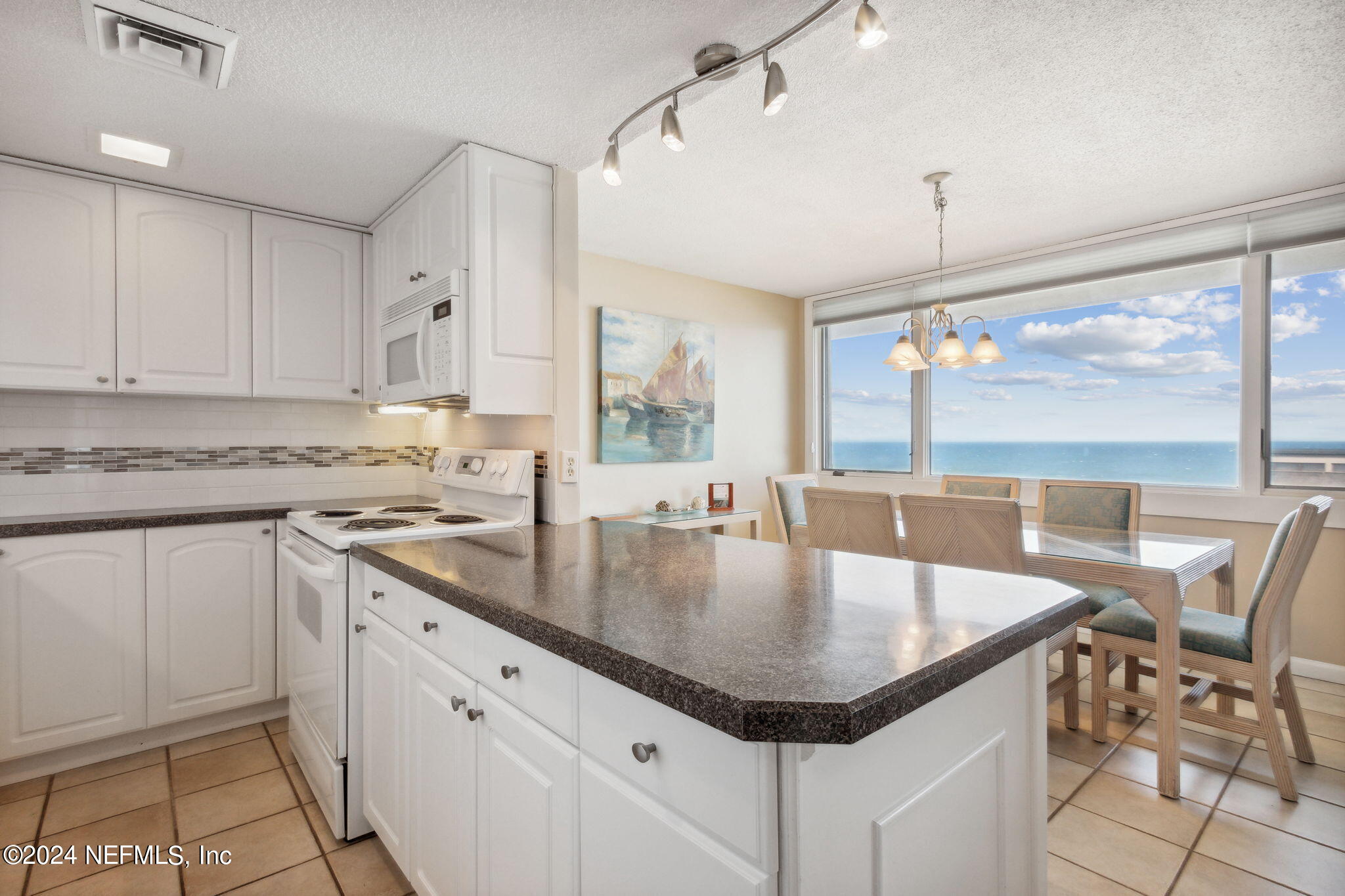 1177 BEACH WALKER Road 1177