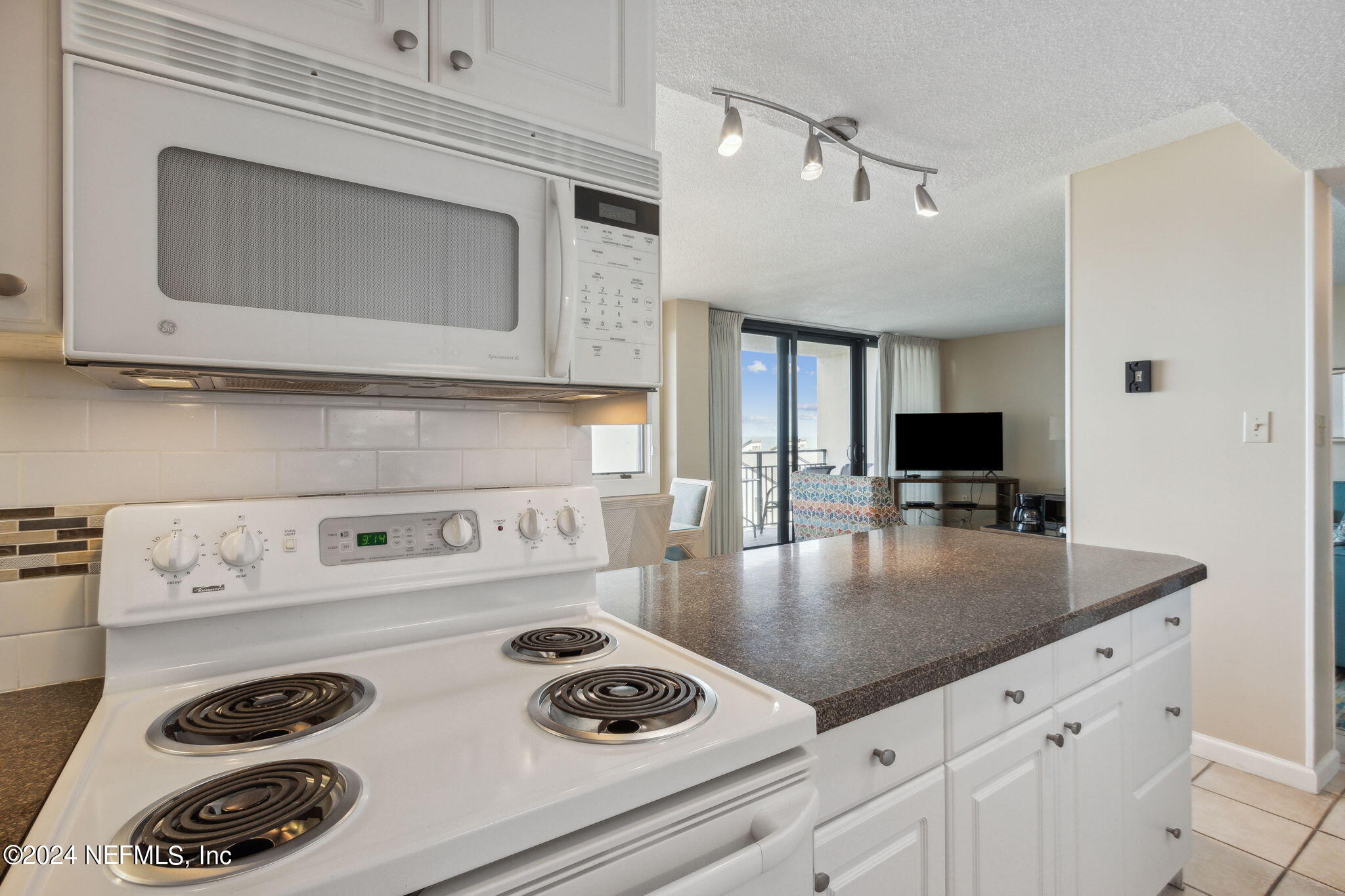 1177 BEACH WALKER Road 1177