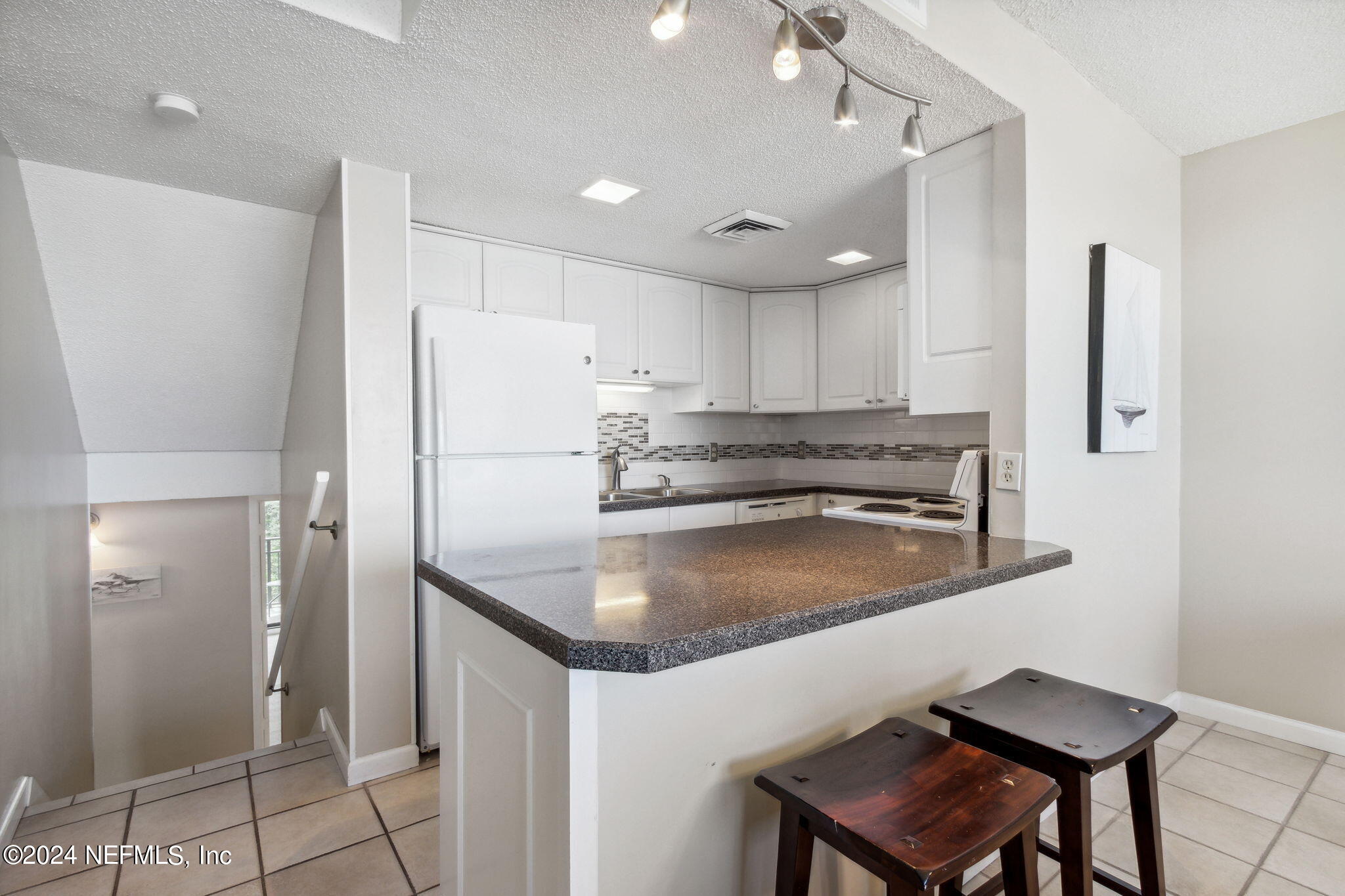 1177 BEACH WALKER Road 1177