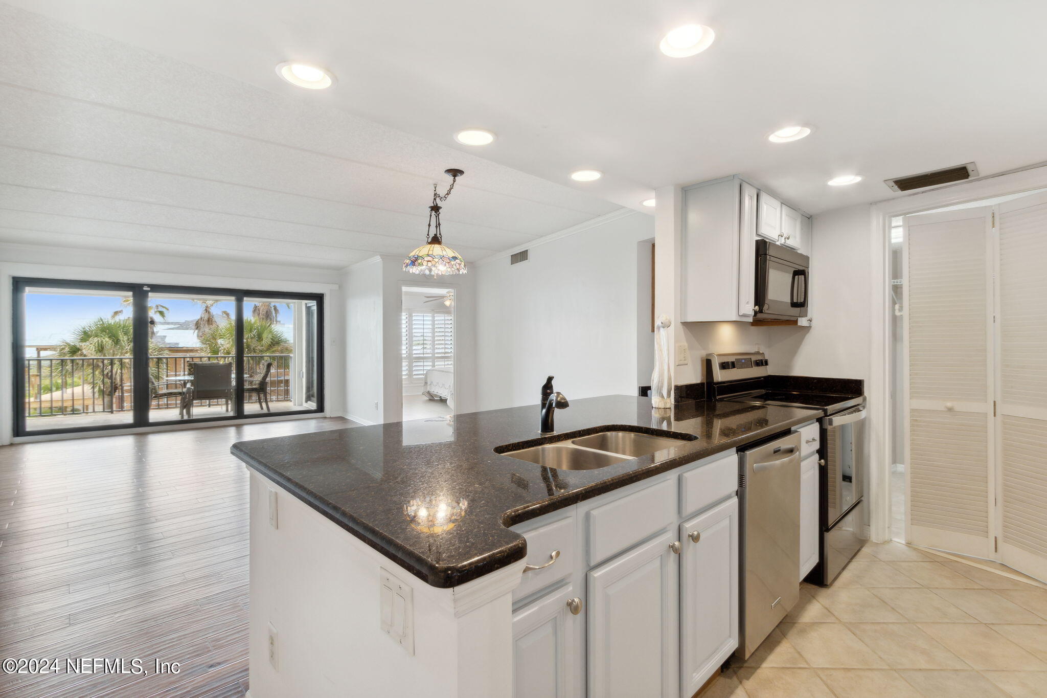 3460 S FLETCHER Avenue, 305