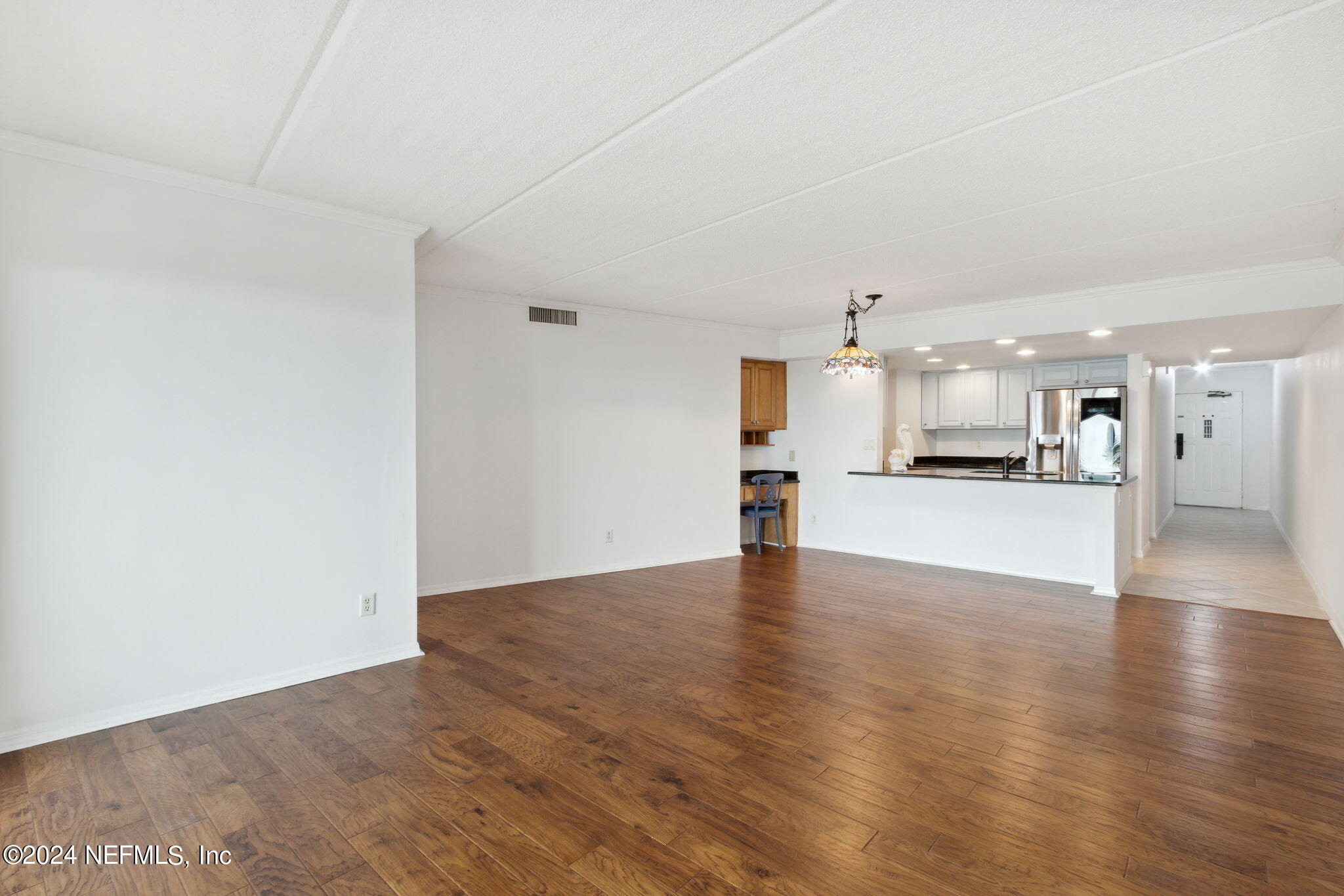 3460 S FLETCHER Avenue, 305