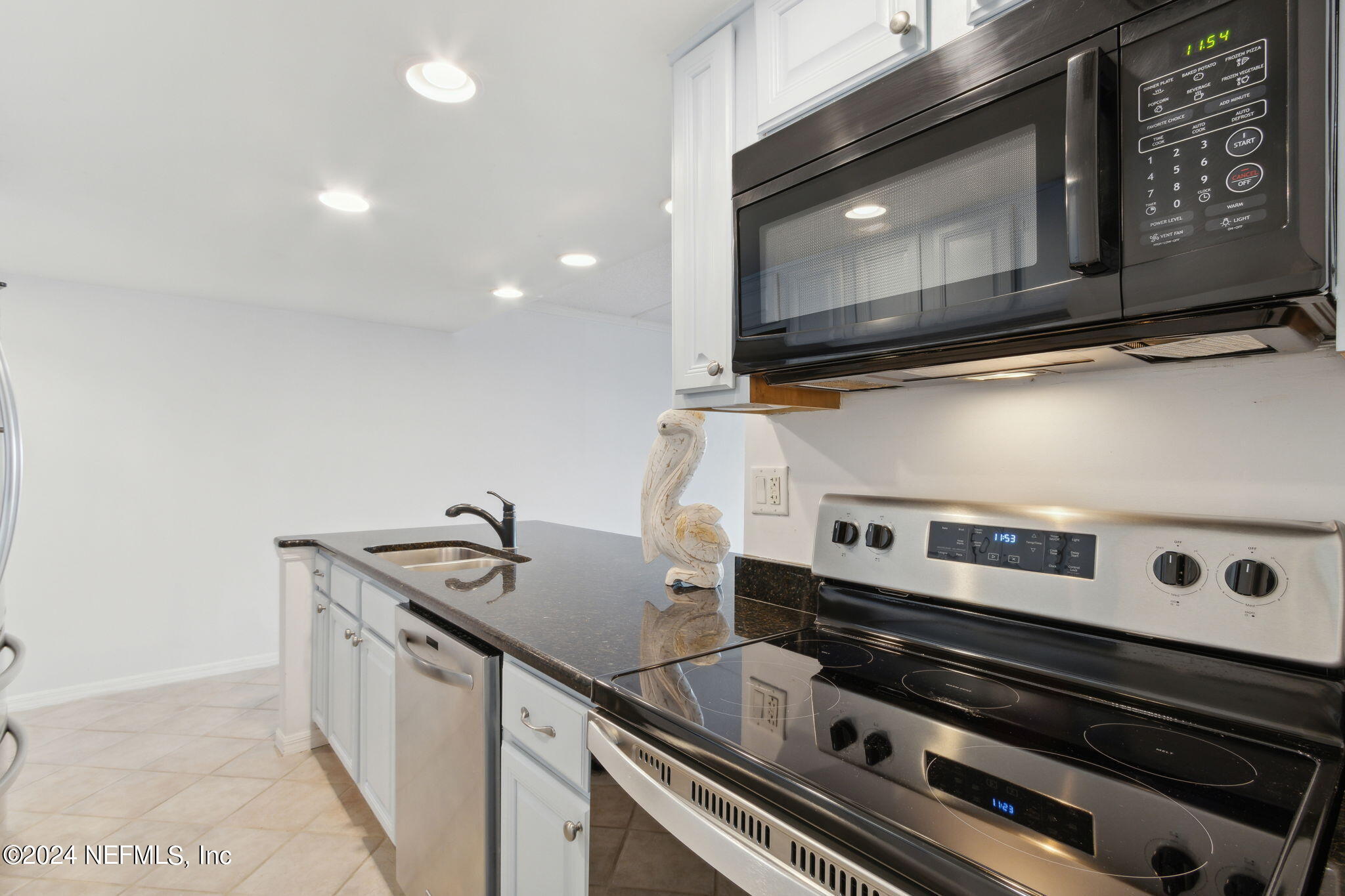 3460 S FLETCHER Avenue, 305