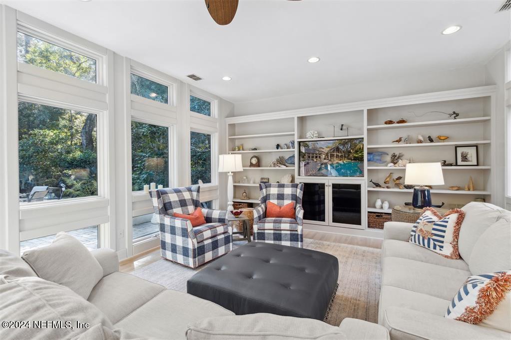 4 FOXTAIL Road