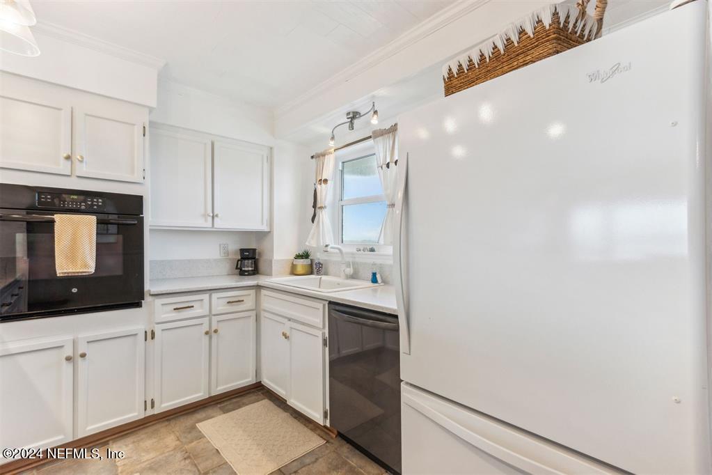 3240 S FLETCHER Avenue, 671