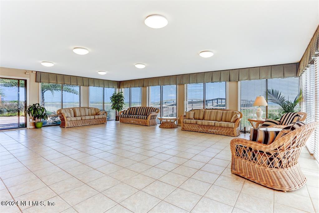 3240 S FLETCHER Avenue, 671