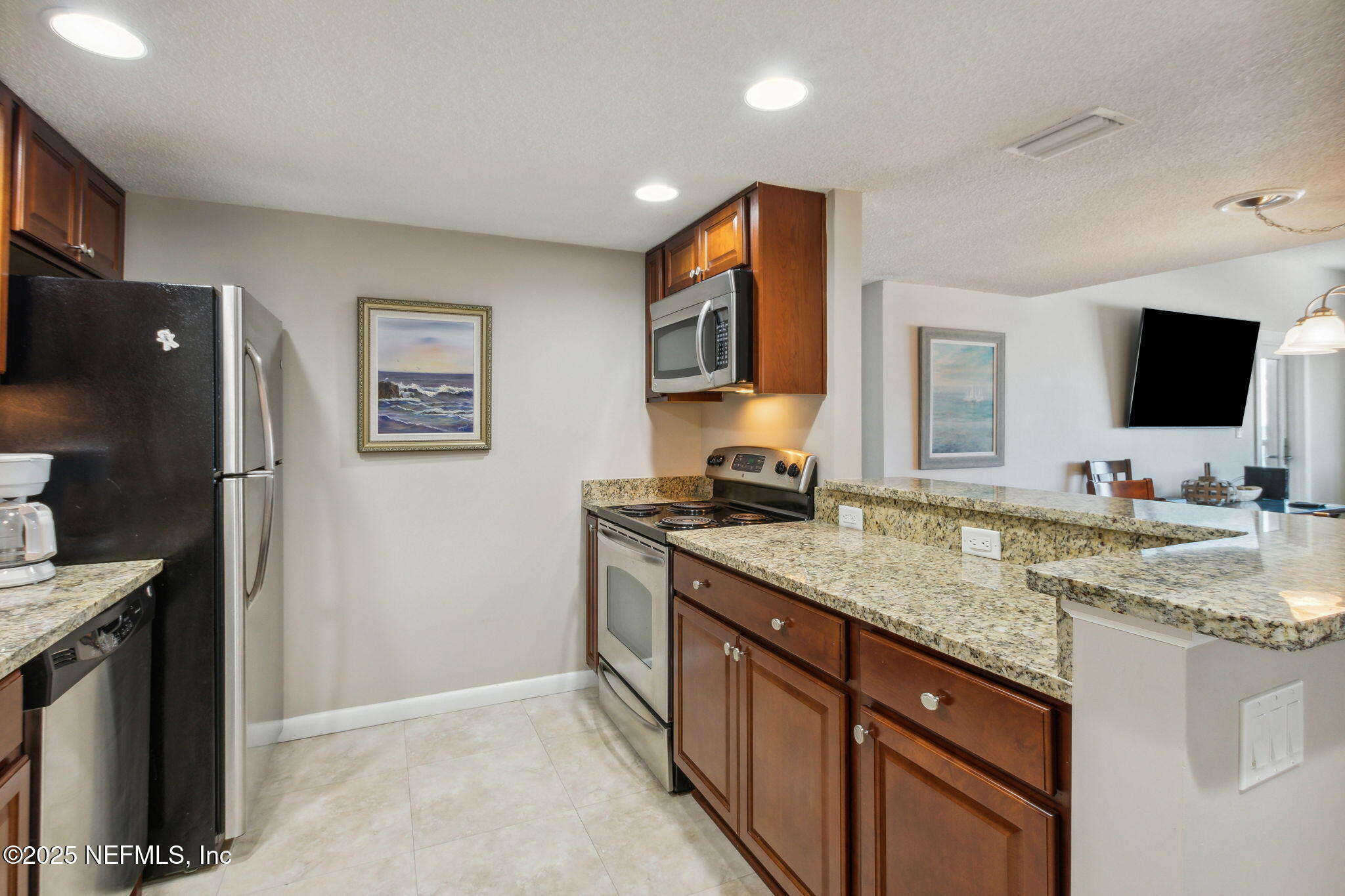 327/328 SANDCASTLES Court