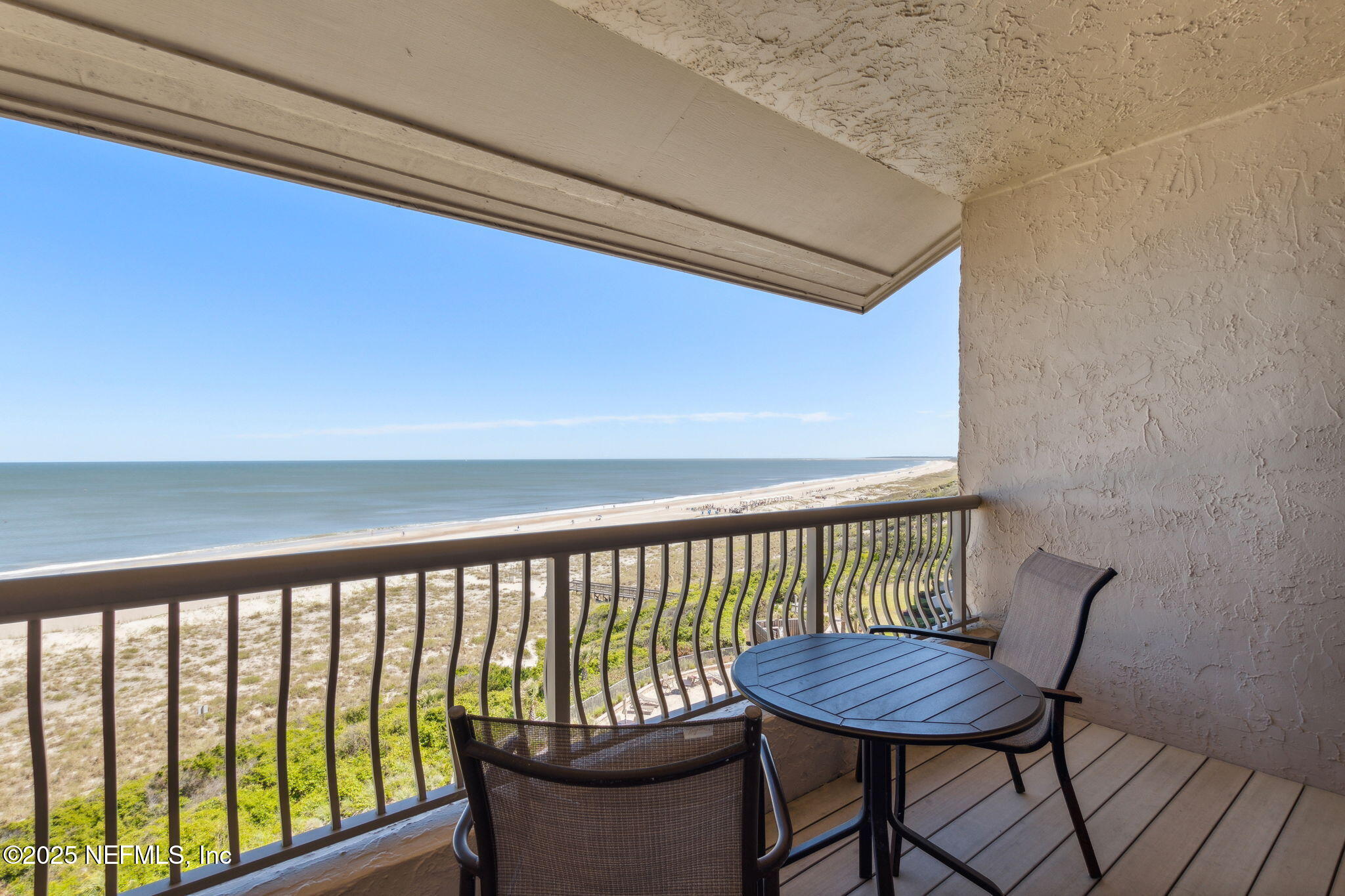 327/328 SANDCASTLES Court