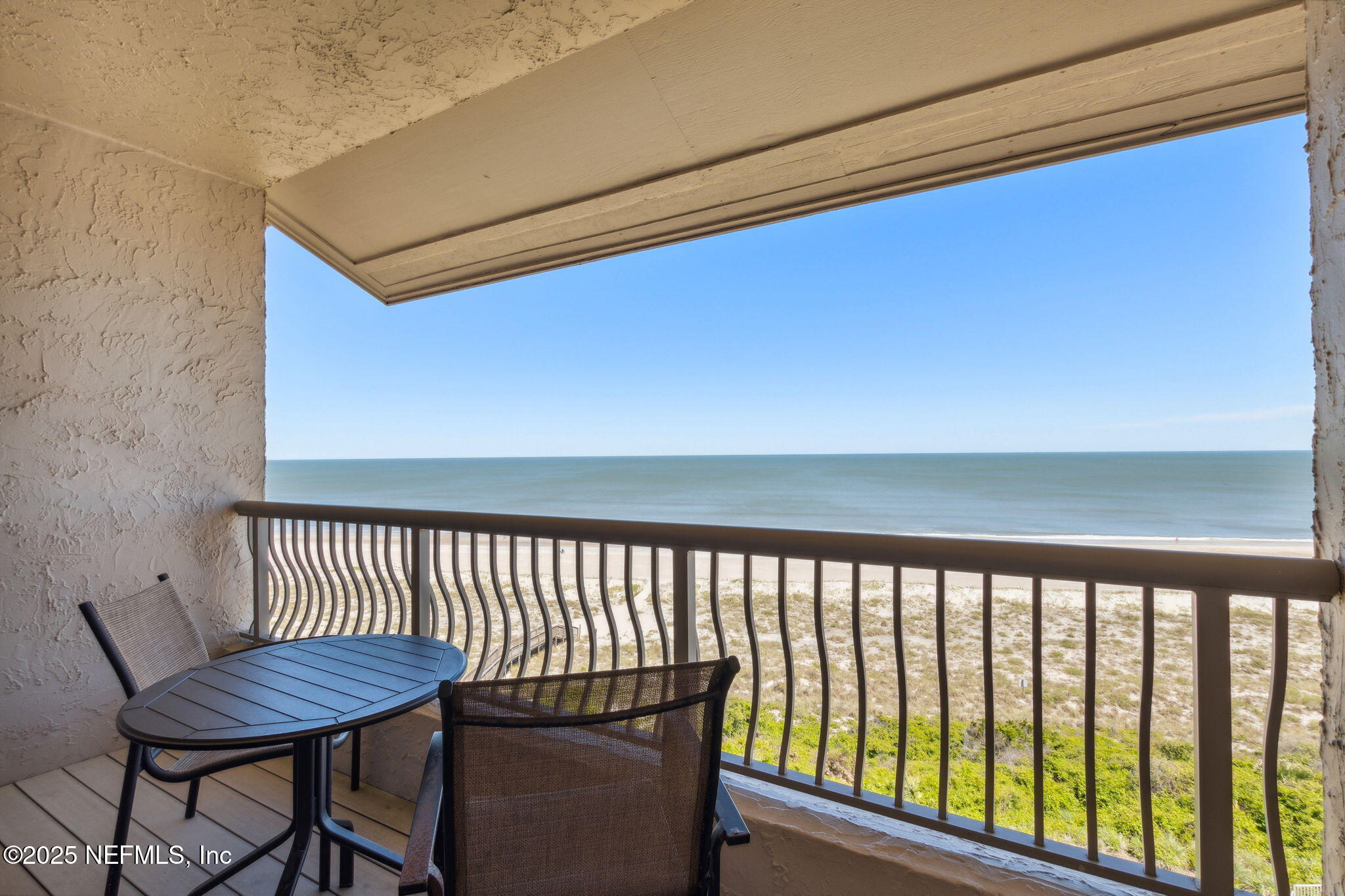 327/328 SANDCASTLES Court
