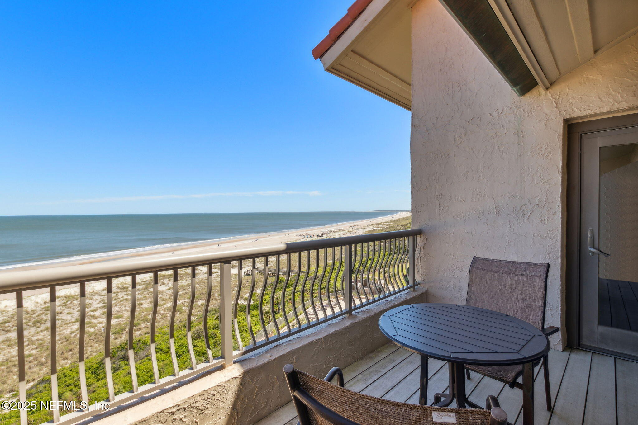 327/328 SANDCASTLES Court