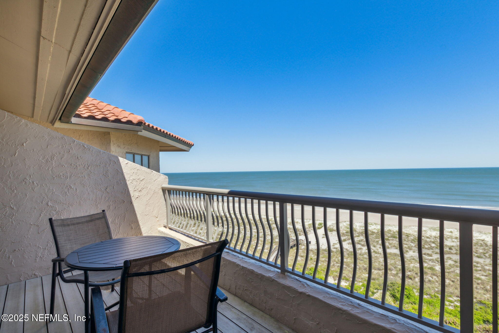 327/328 SANDCASTLES Court