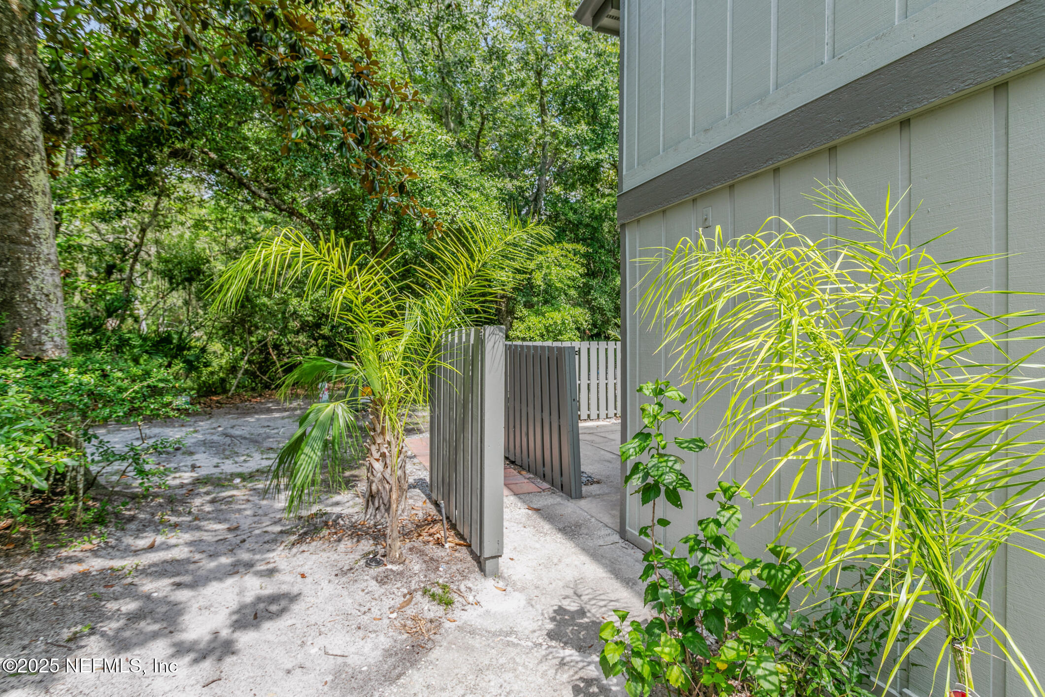 2700 MIZELL Avenue, 707