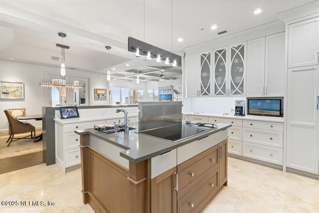719 OCEAN CLUB Court 719