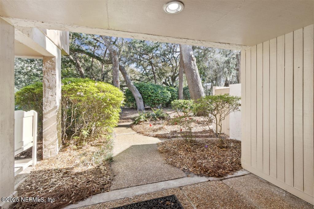 2098 BEACH WOOD Road