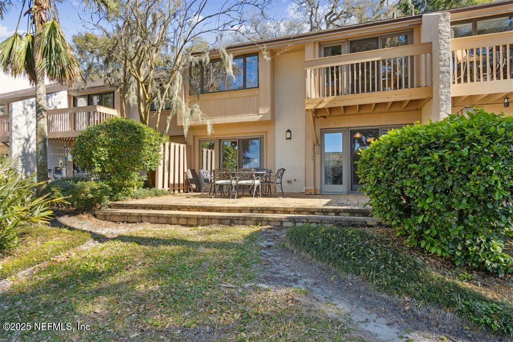 2098 BEACH WOOD Road
