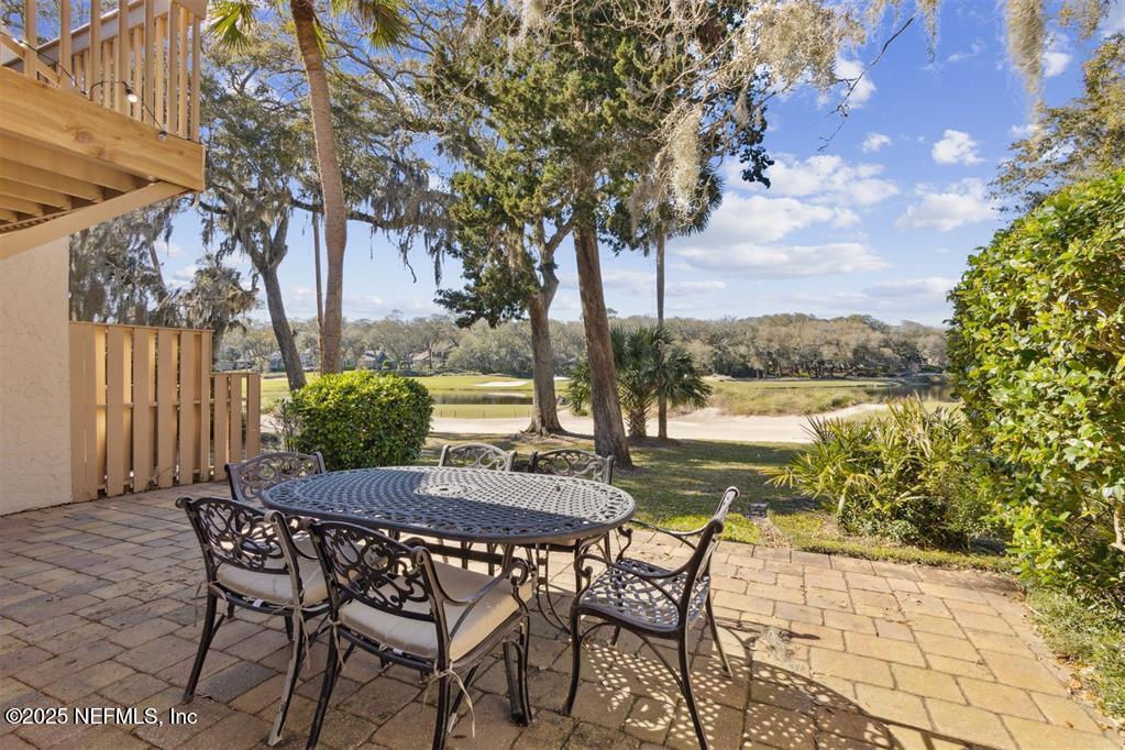 2098 BEACH WOOD Road