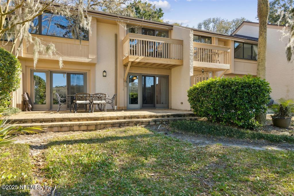 2098 BEACH WOOD Road