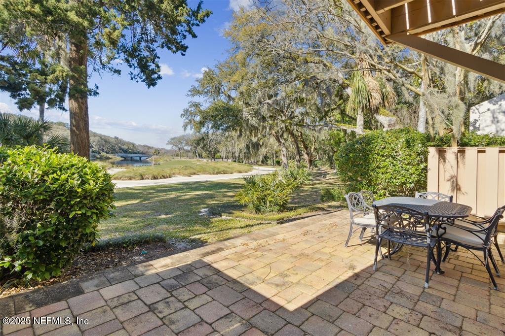 2098 BEACH WOOD Road