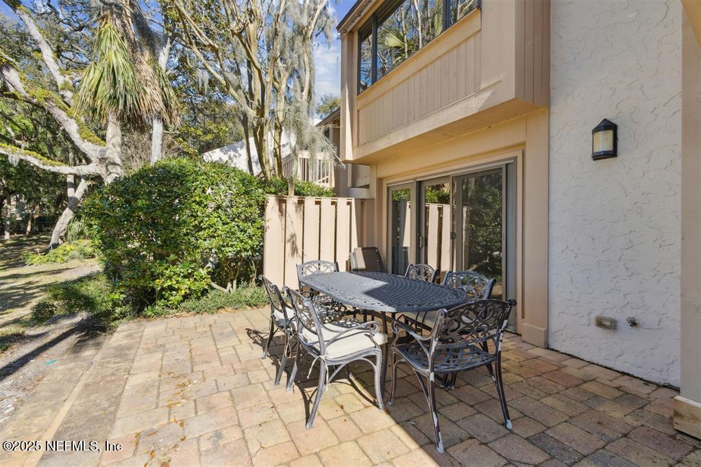 2098 BEACH WOOD Road