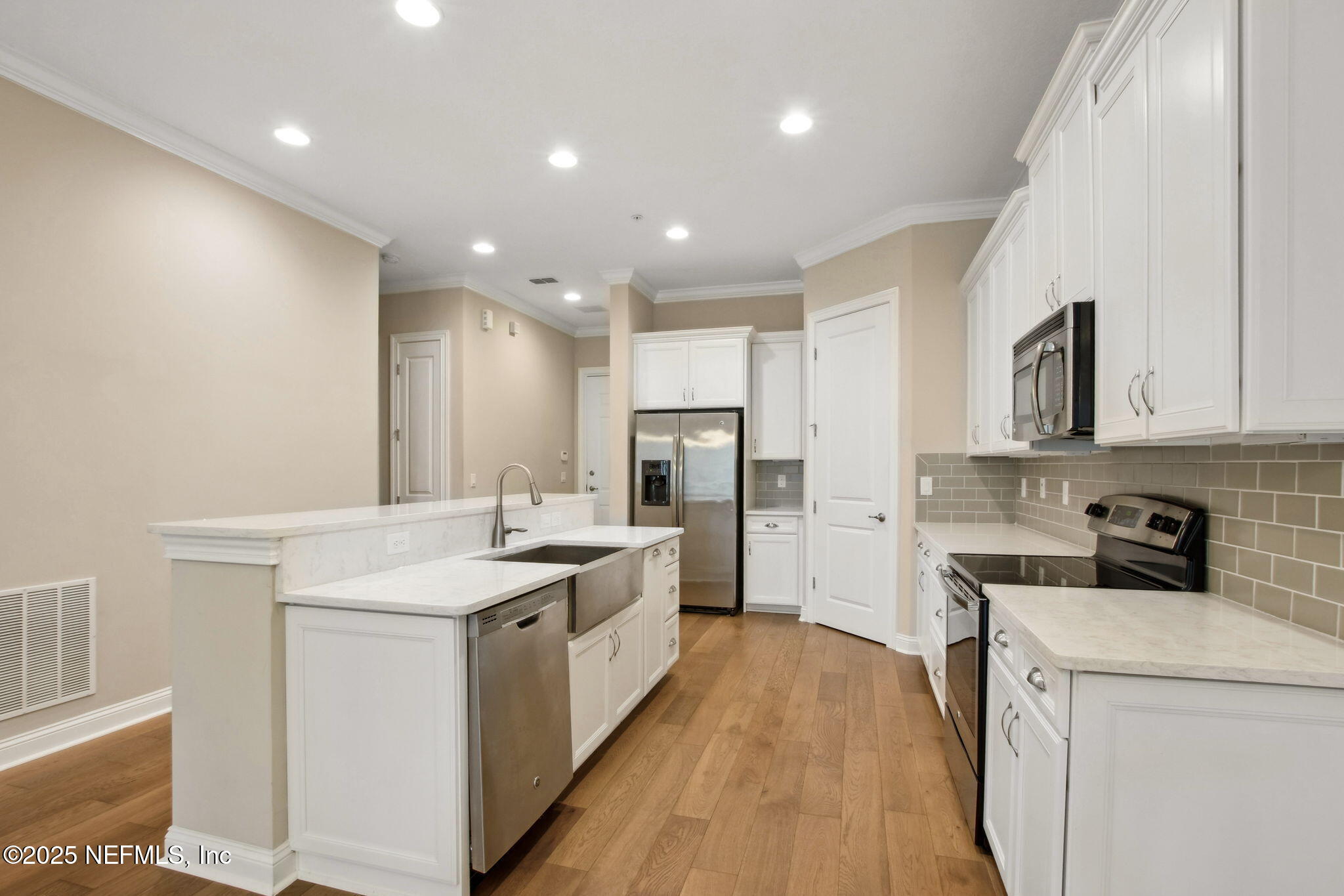 95158 SUMMERWOODS Circle 2003