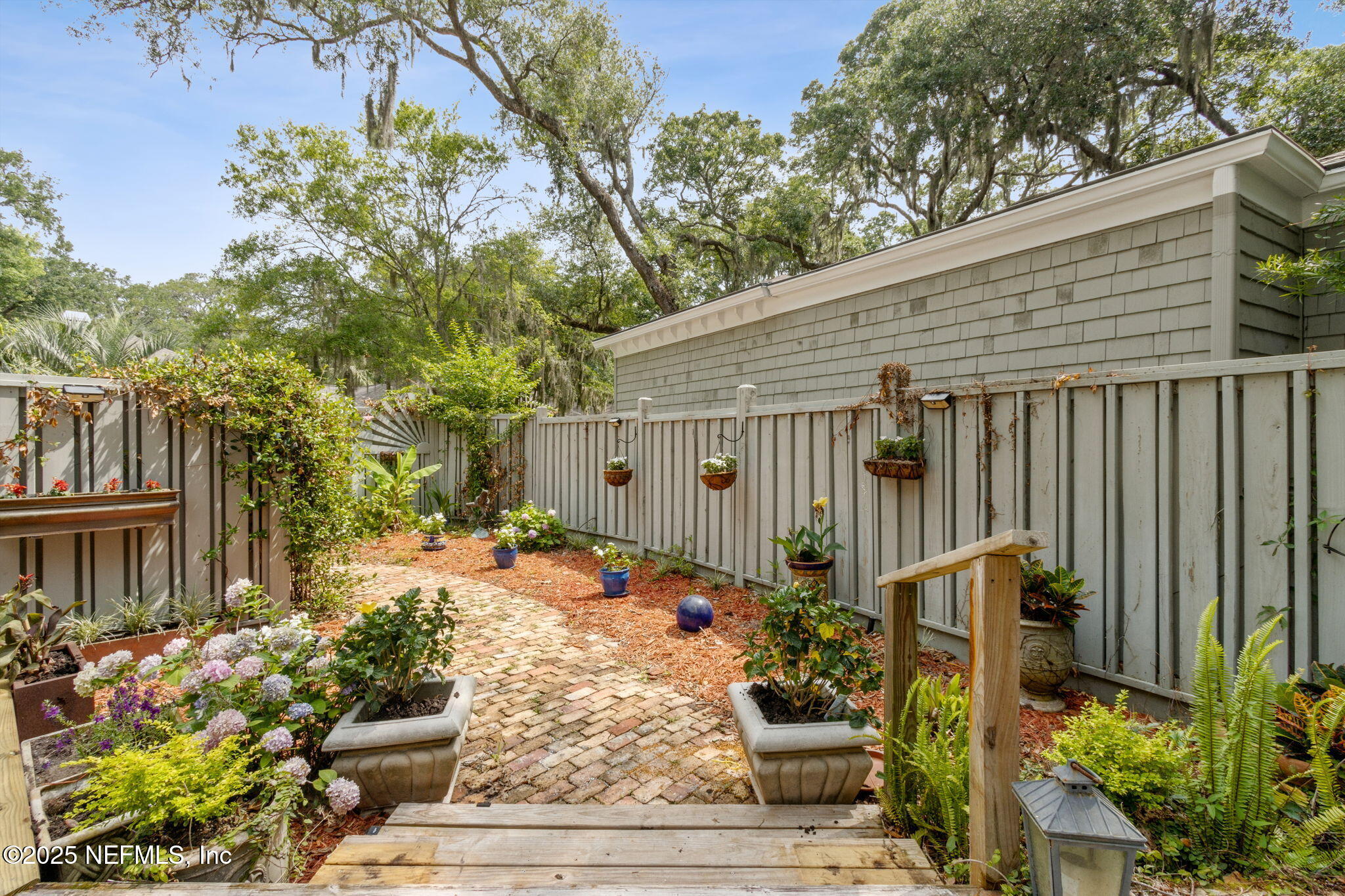 2 HERON OAKS Court
