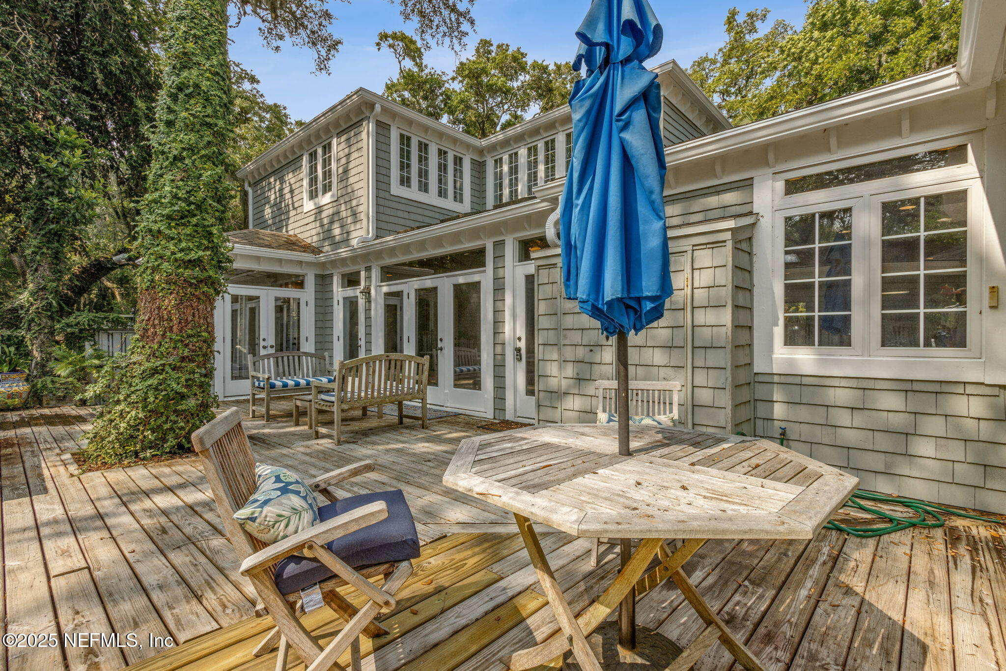 2 HERON OAKS Court