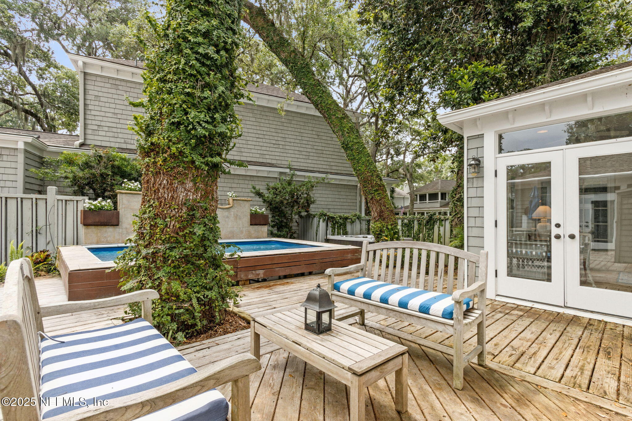 2 HERON OAKS Court