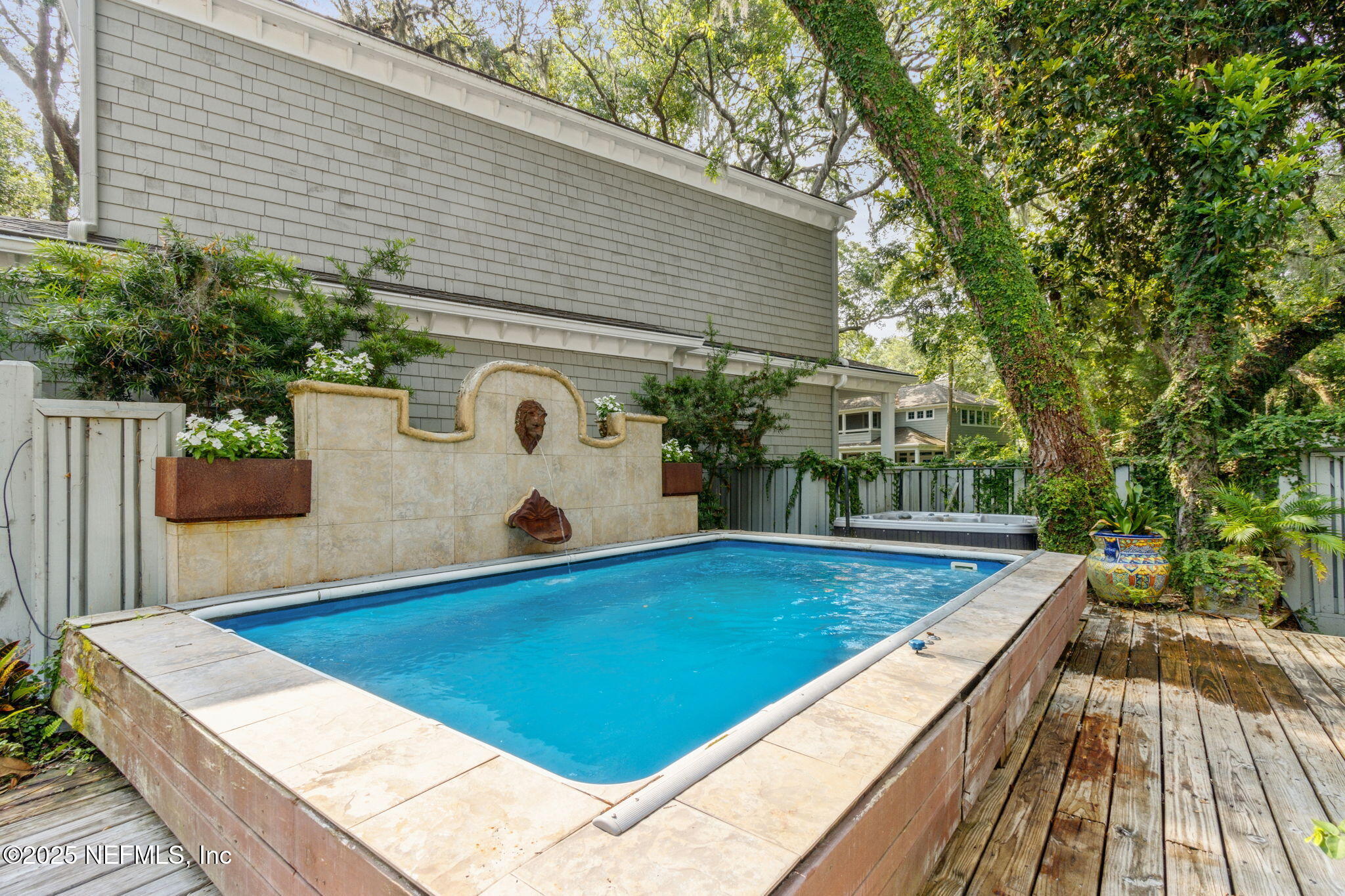 2 HERON OAKS Court