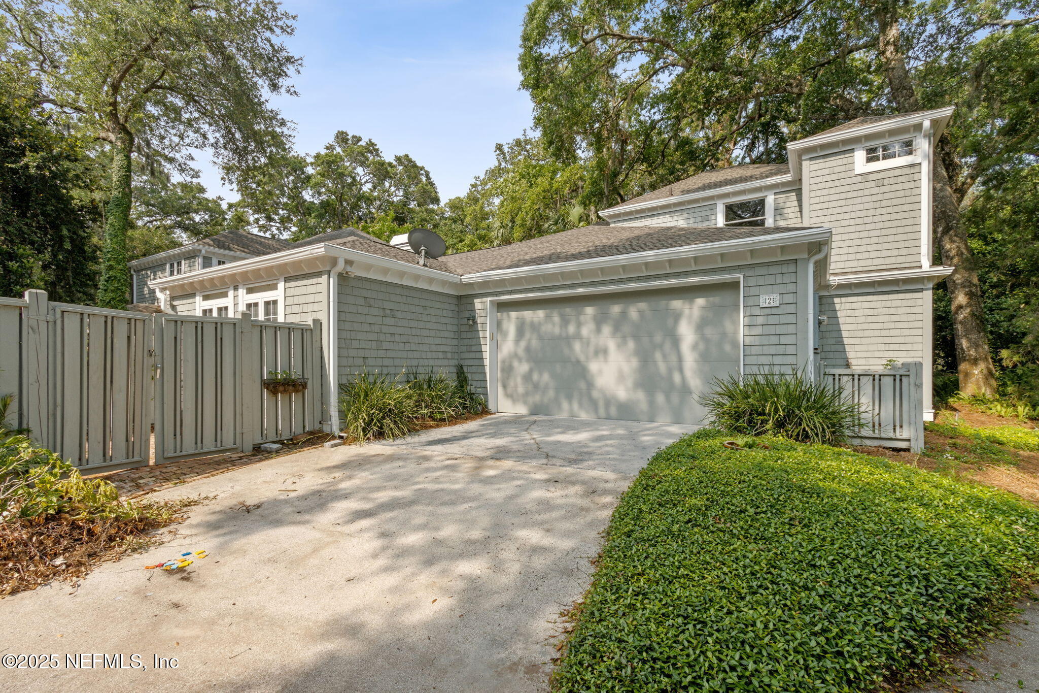 2 HERON OAKS Court