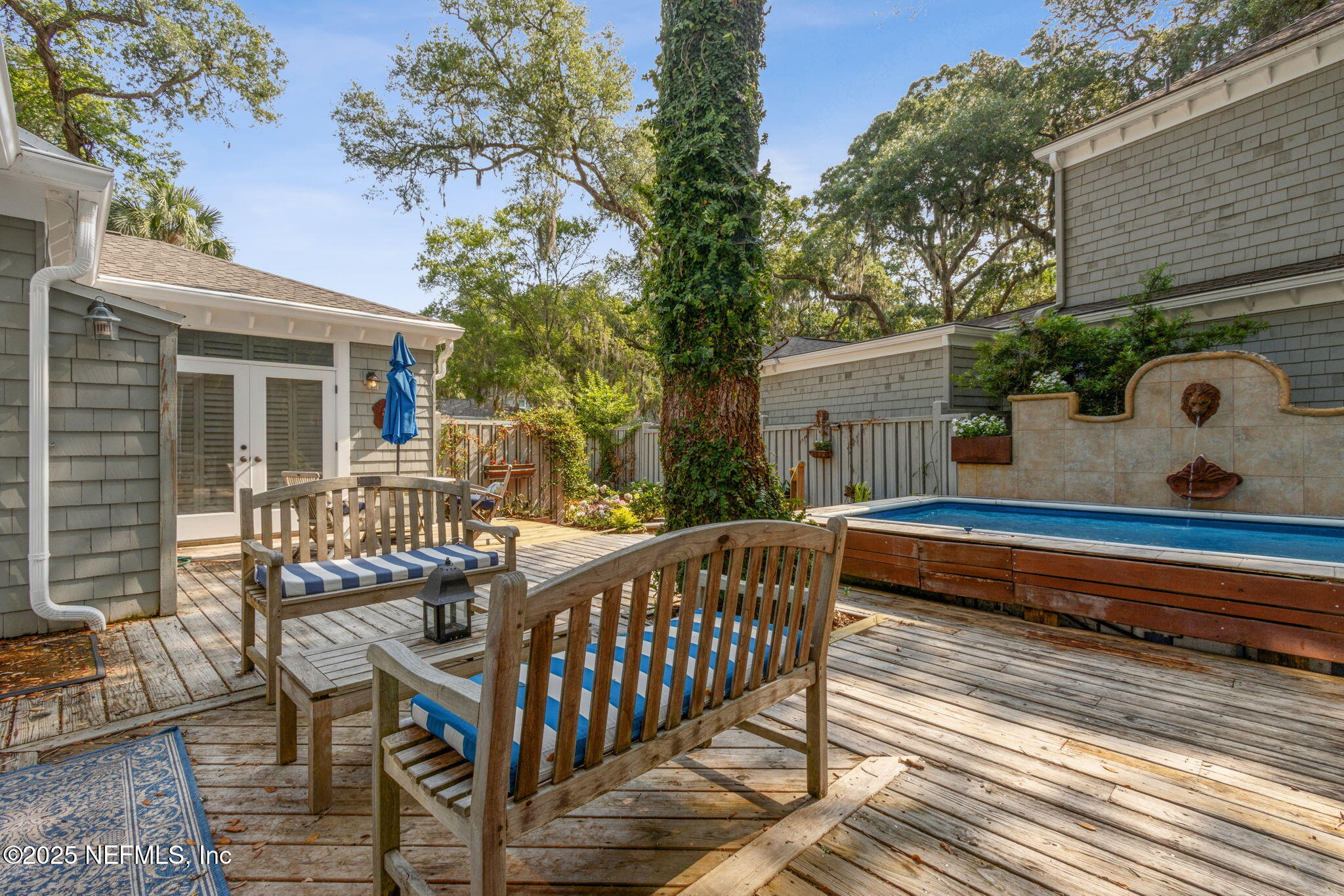 2 HERON OAKS Court